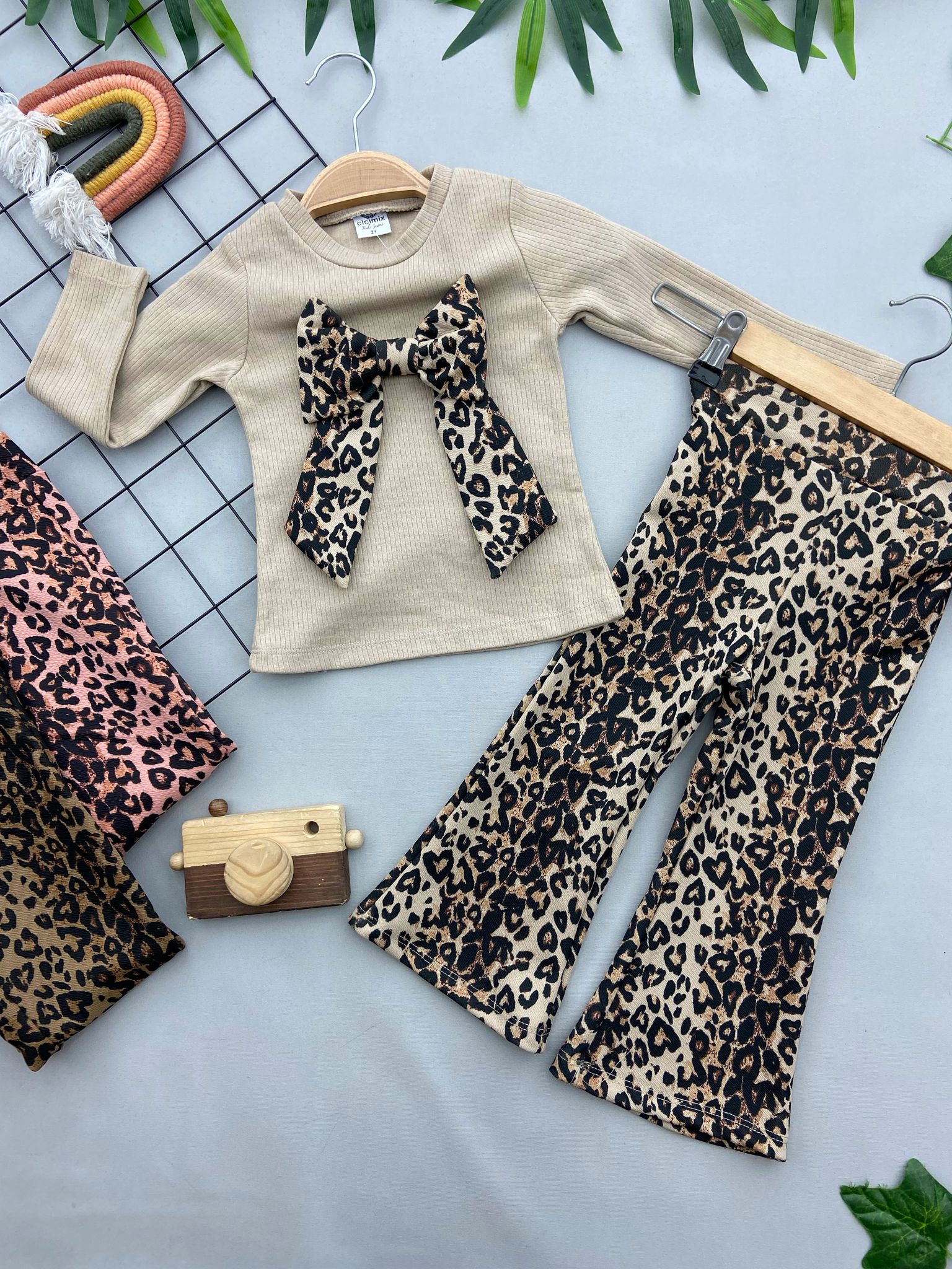LEOPAR KURDALE DETAYLI KIZ COCUK TAKIM