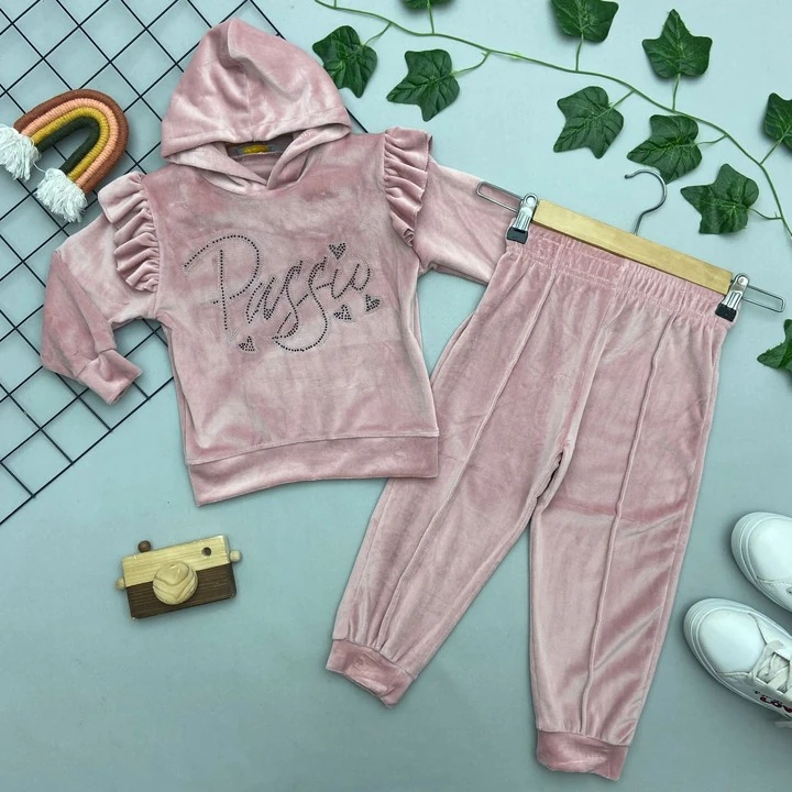 KOLLARI FIRFIRLI KADİFE TAKIM