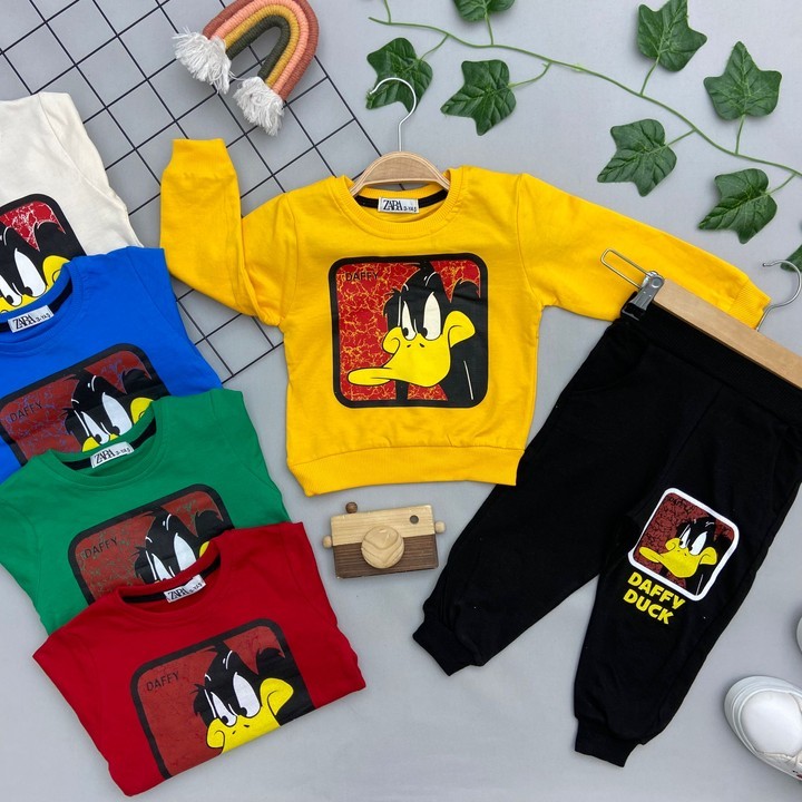 DAFFY DUCK BASKILI ERKEK COCUK TAKIM