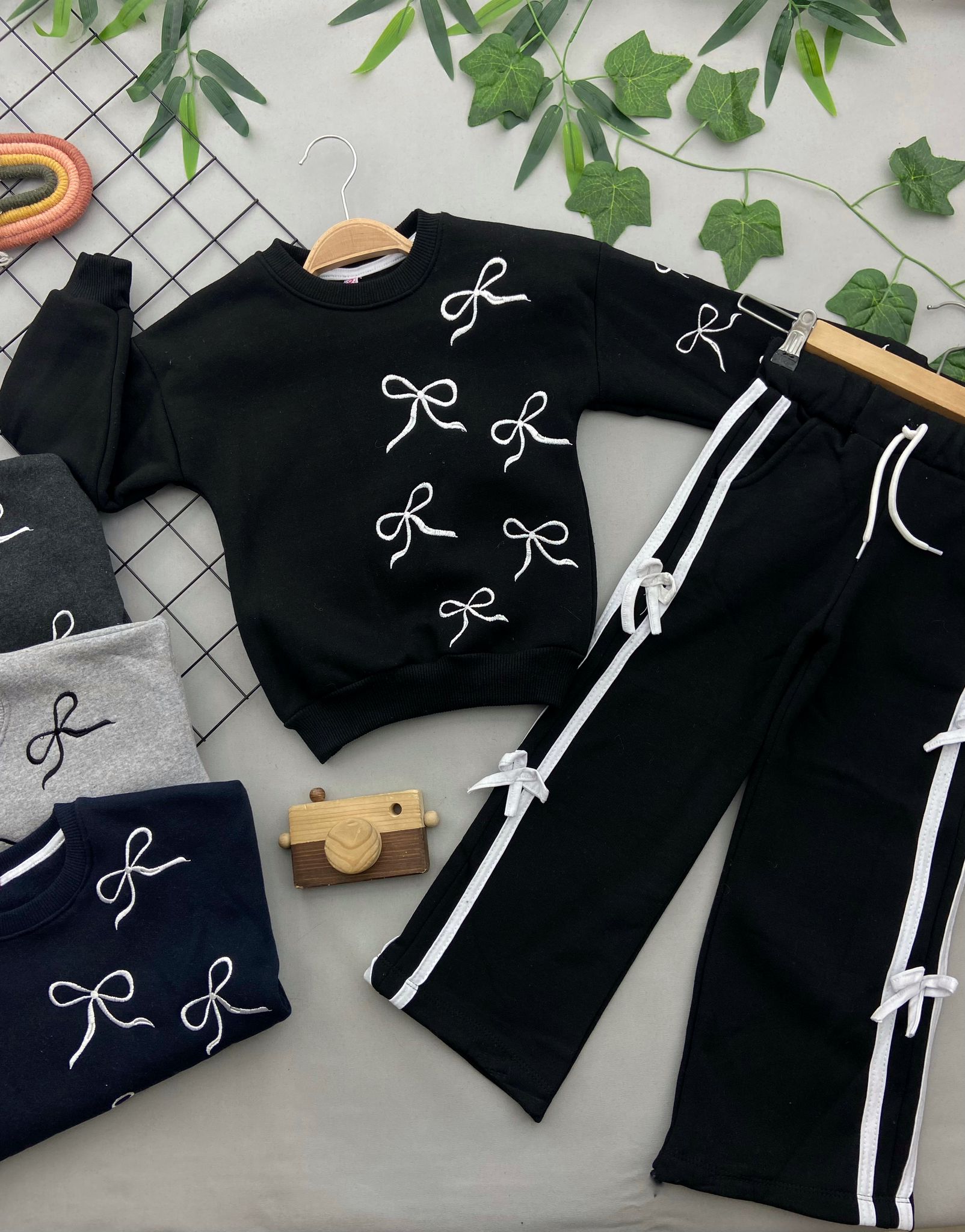 KURDALE DETAYLI KIZ COCUK TAKIM