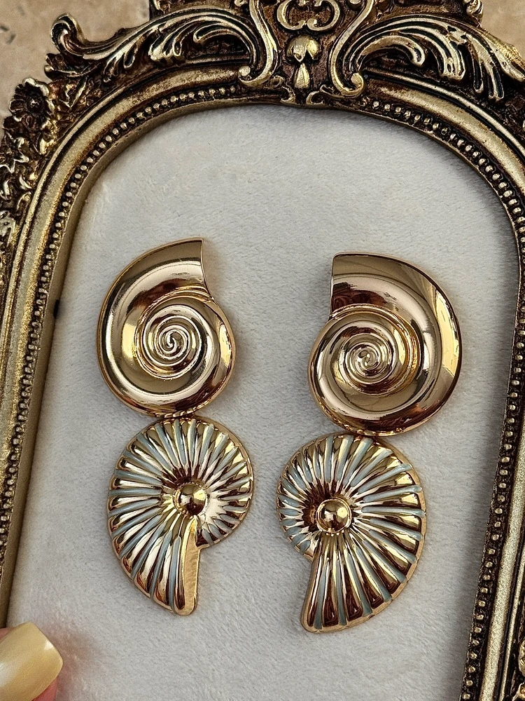 Deniz kabuğu spiral küpe