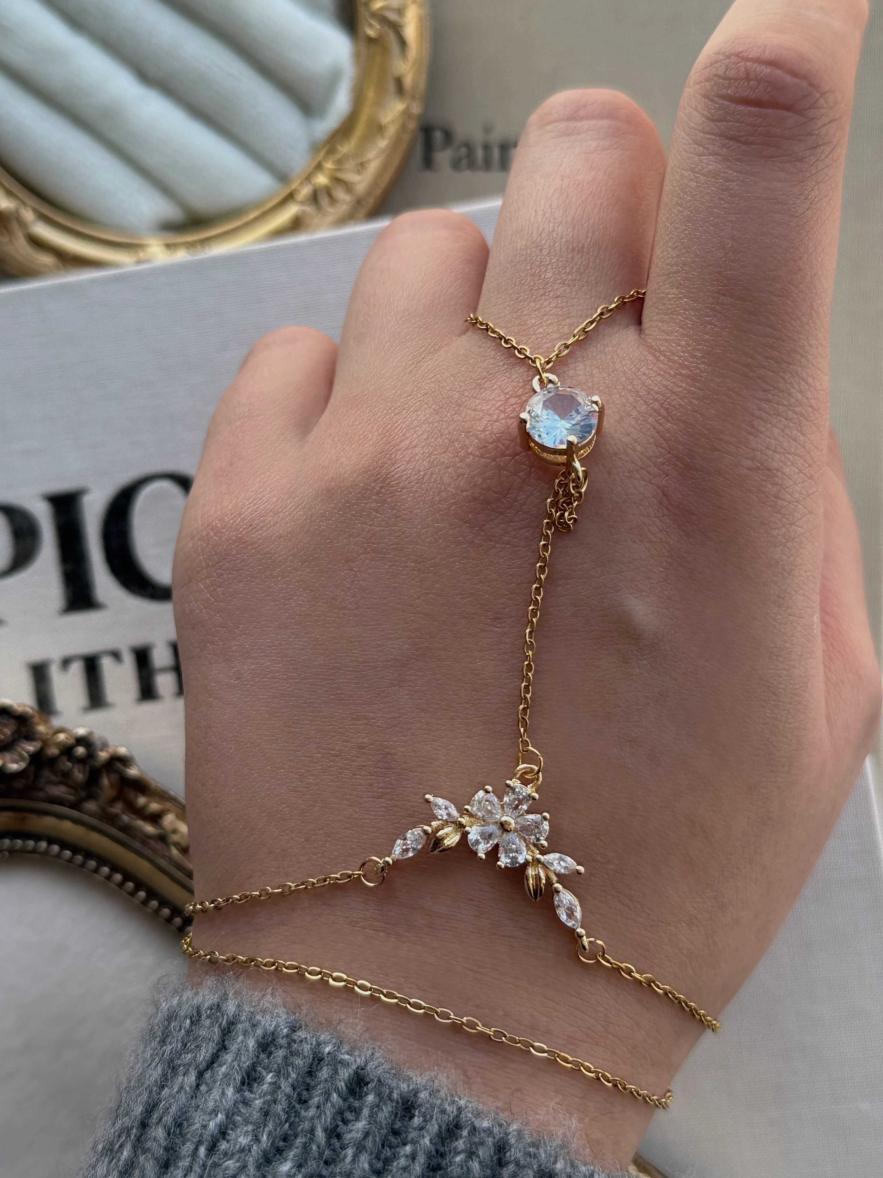 moonlit flora şahmeran 