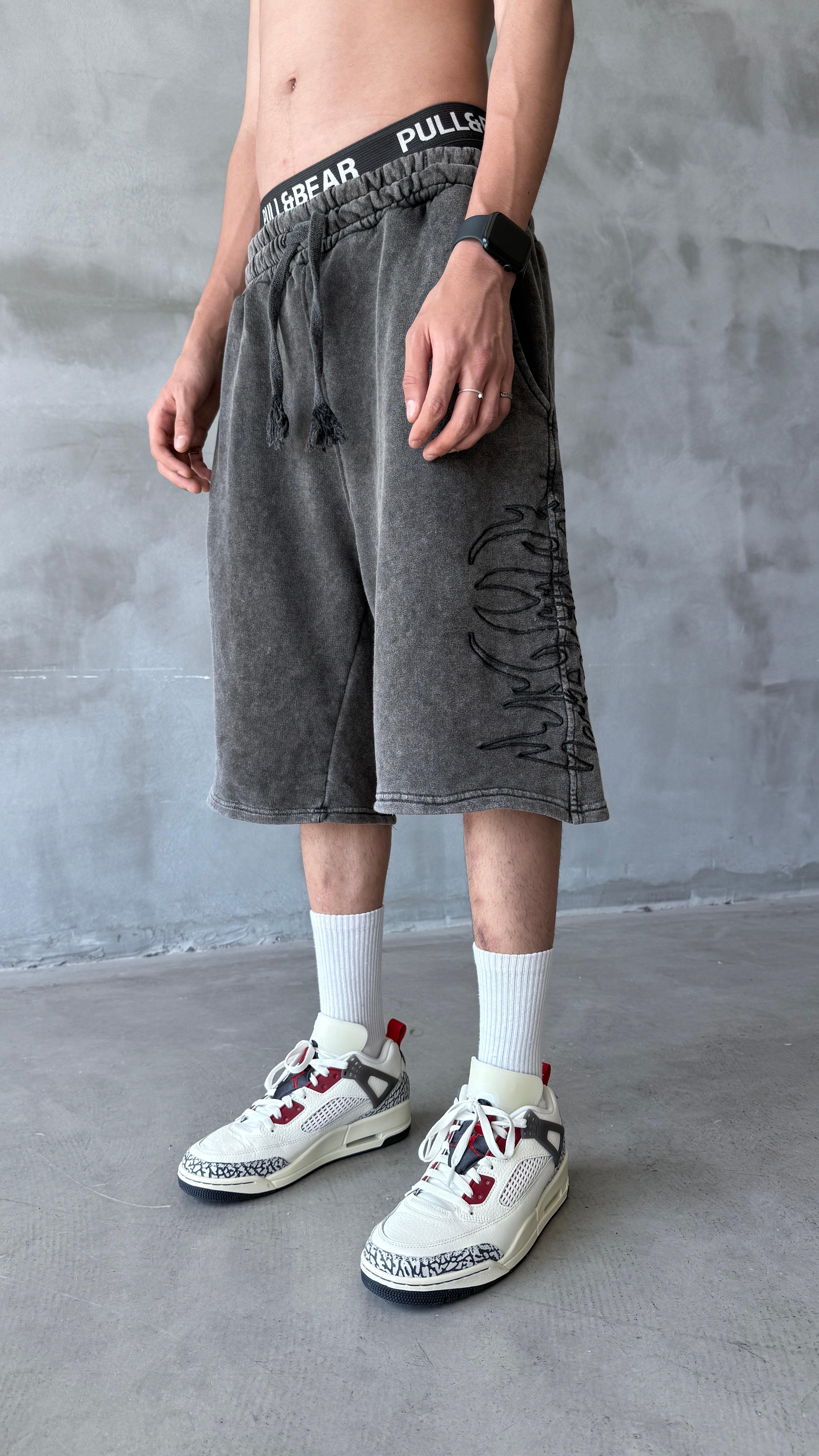 Gri Antrasit Yıkamalı Soft Tribal Nakış Detay Baggy Şort 