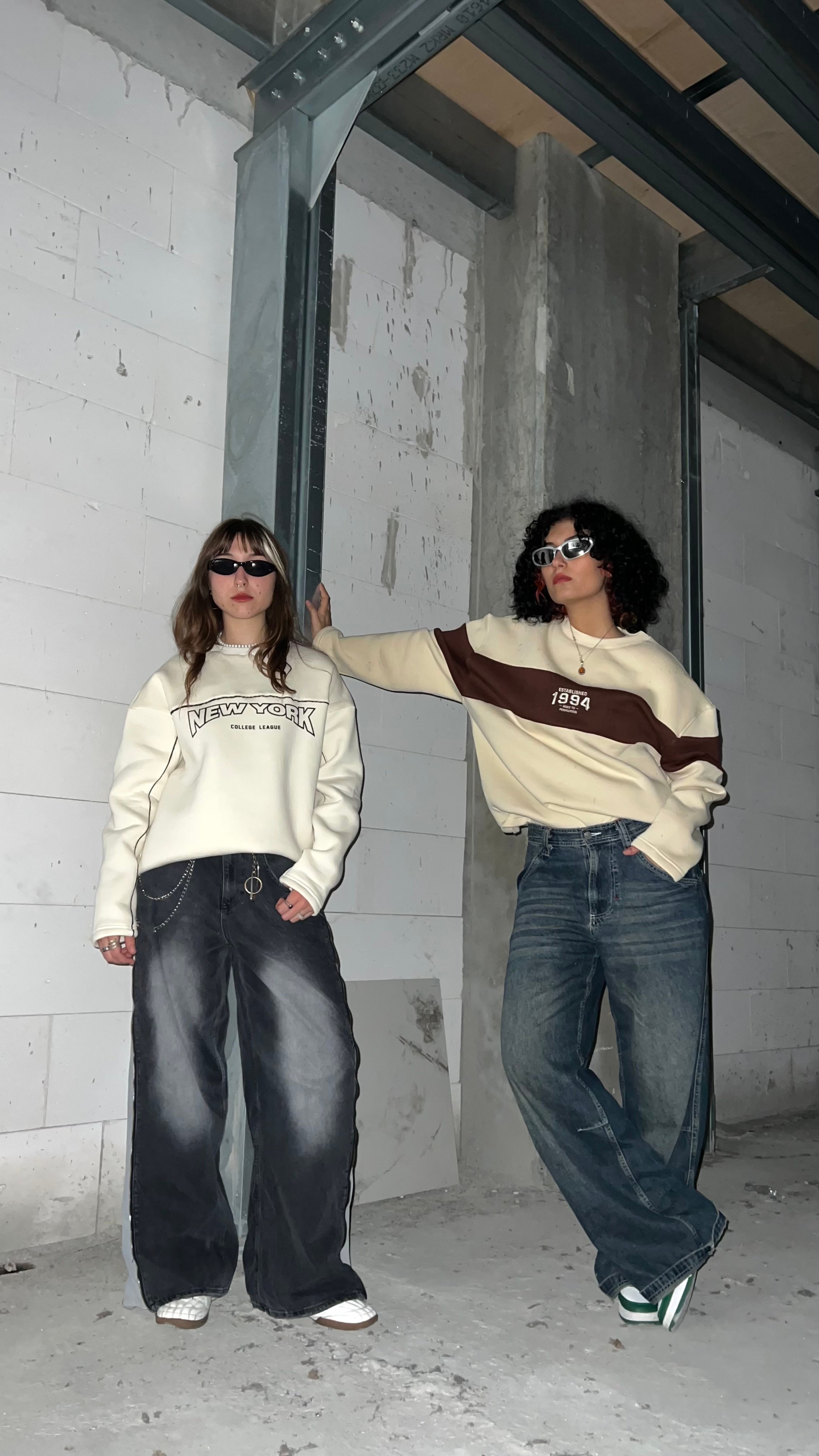 New York Krem Nakış İşlemeli Oversize Sweatshirt 