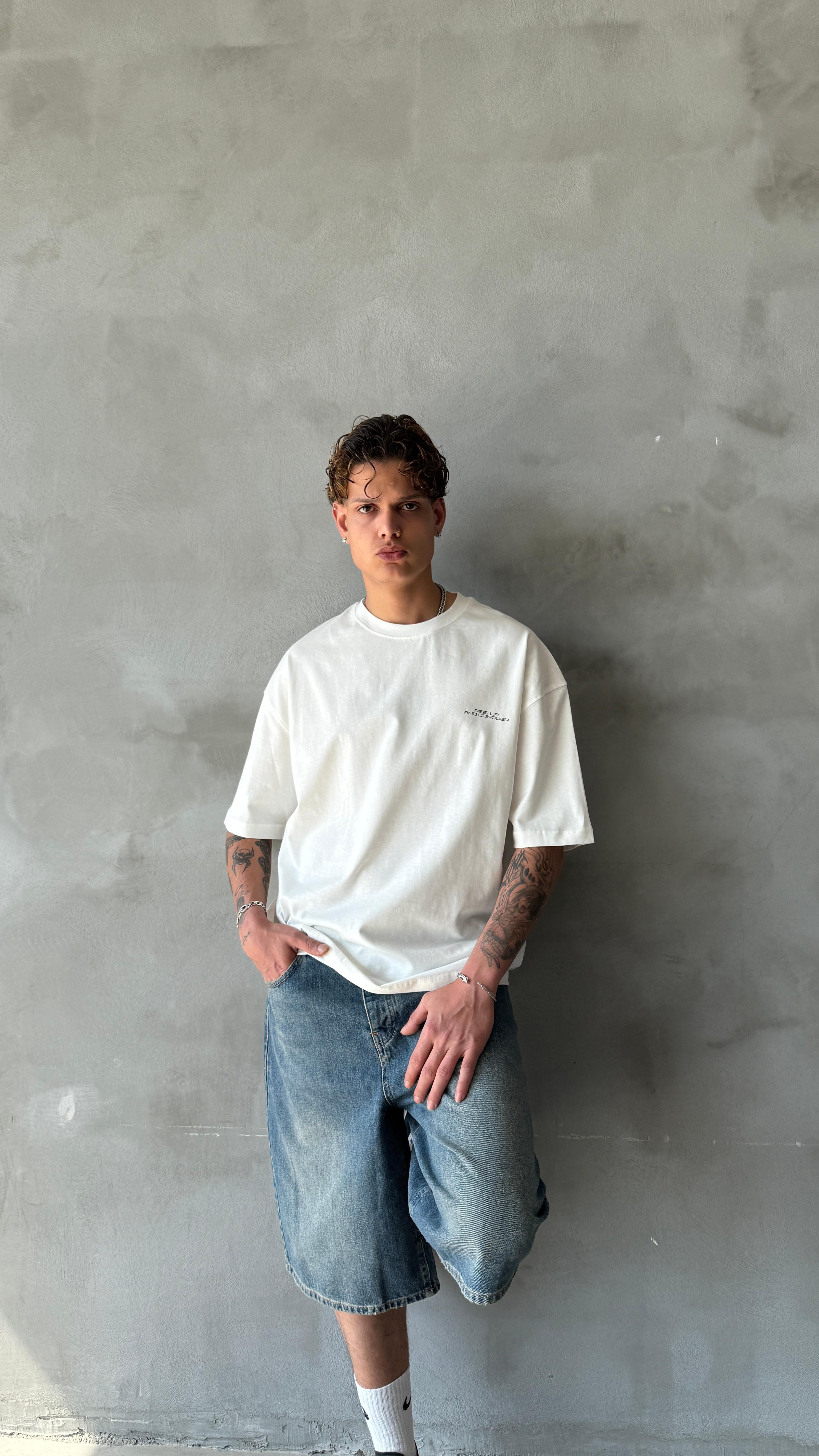Beyaz Rise Up Oversize Tişört 