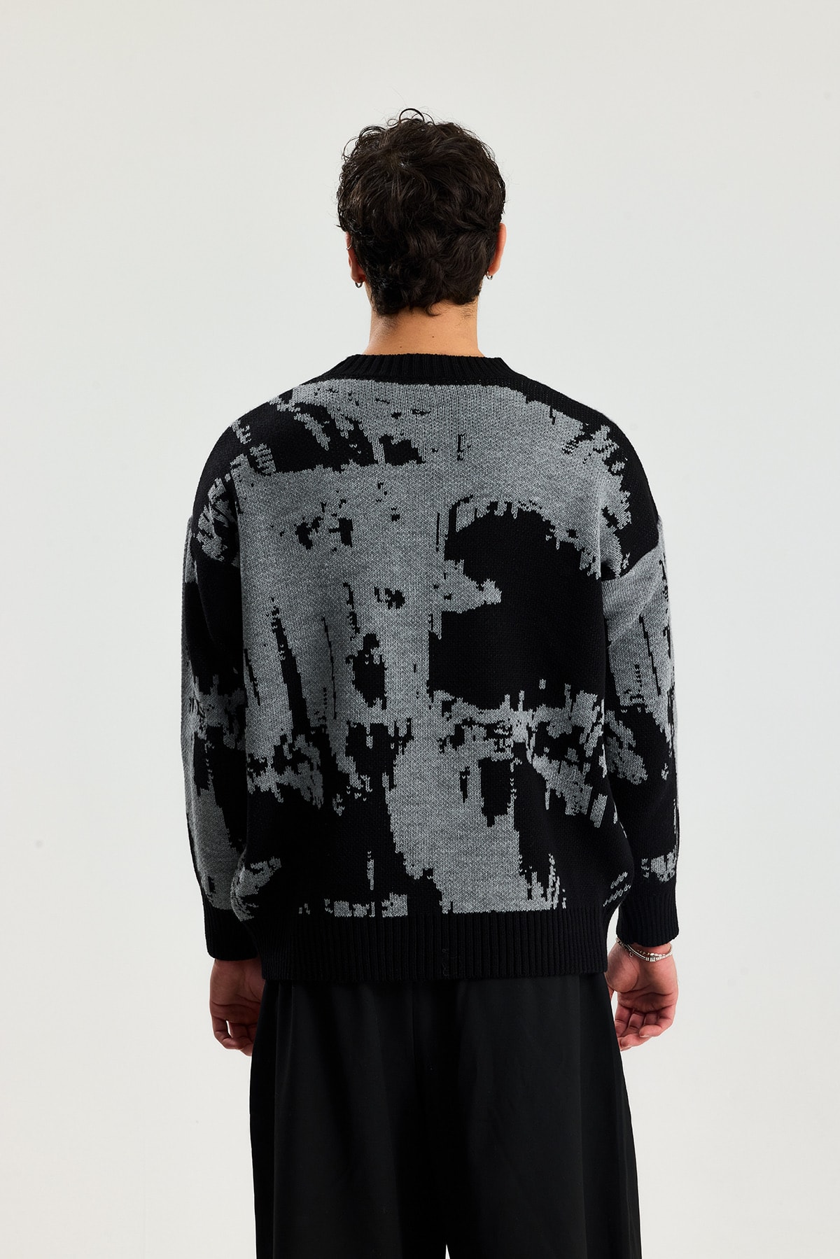 Siyah Glitch Nakış Detay Premium Yıkamalı Oversize Triko Kazak