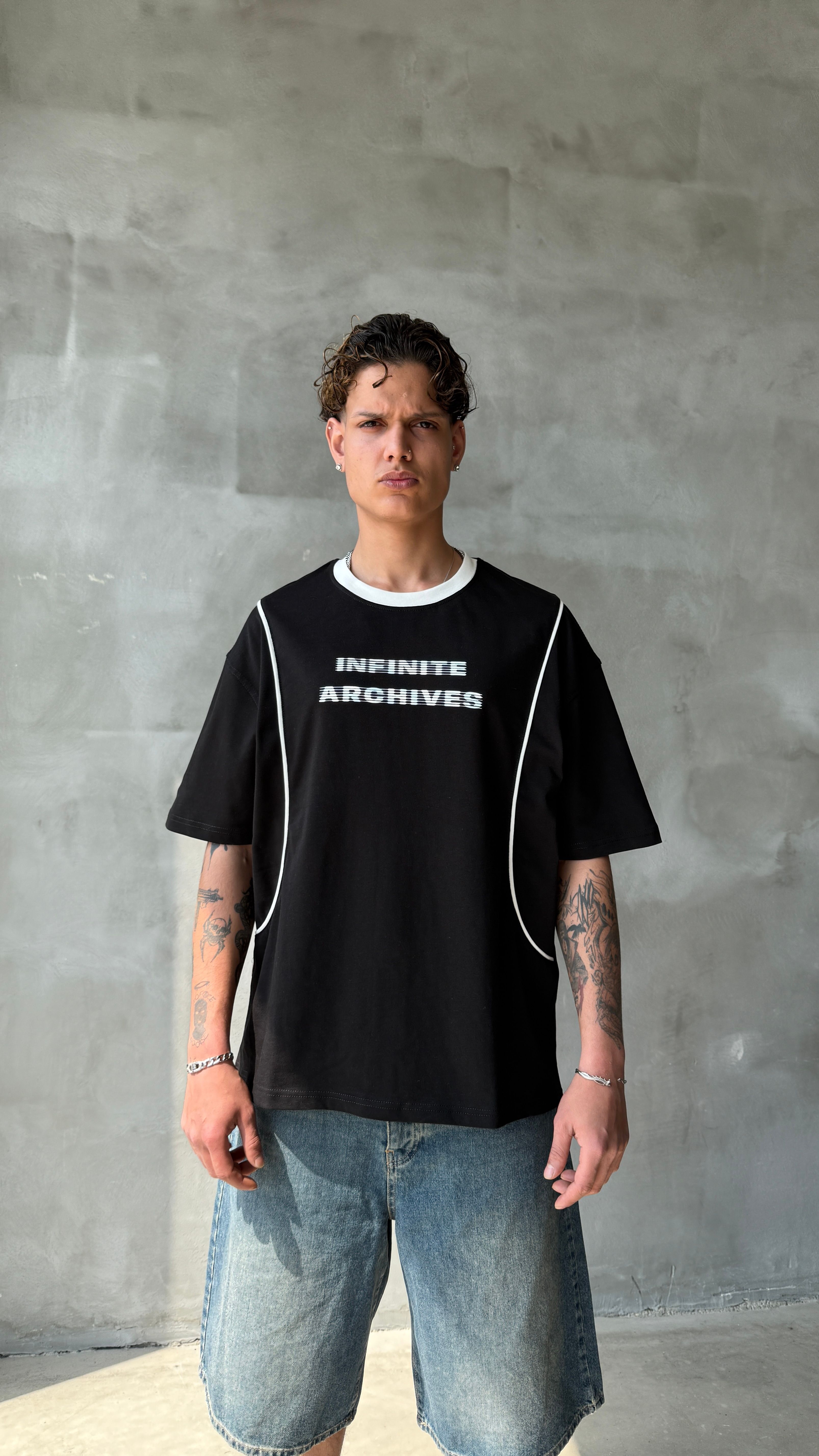 İnfinite Archives Siyah Oversize Tişört 