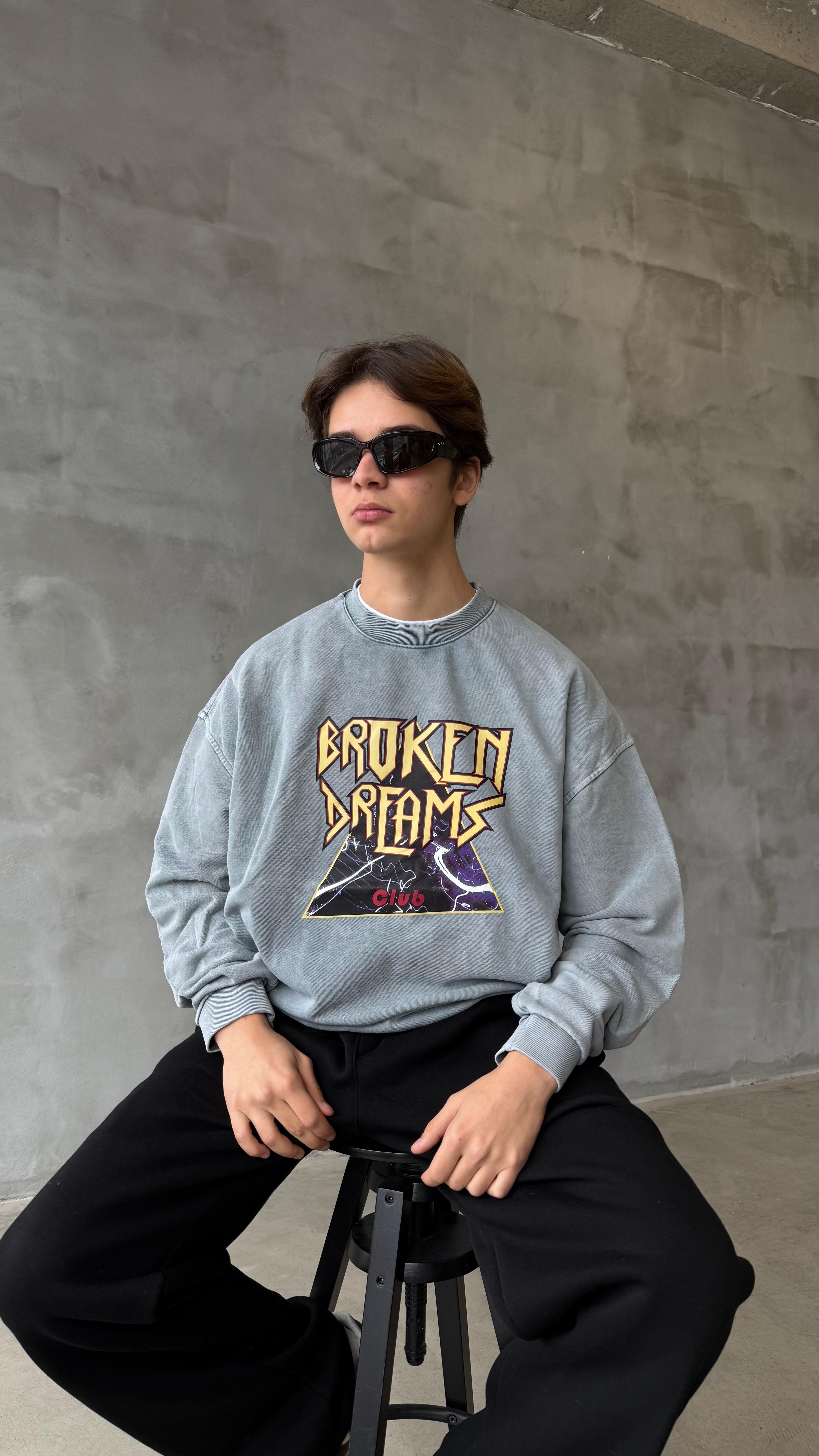 Broken Dreams Yıkamalı Oversize Sweatshirt