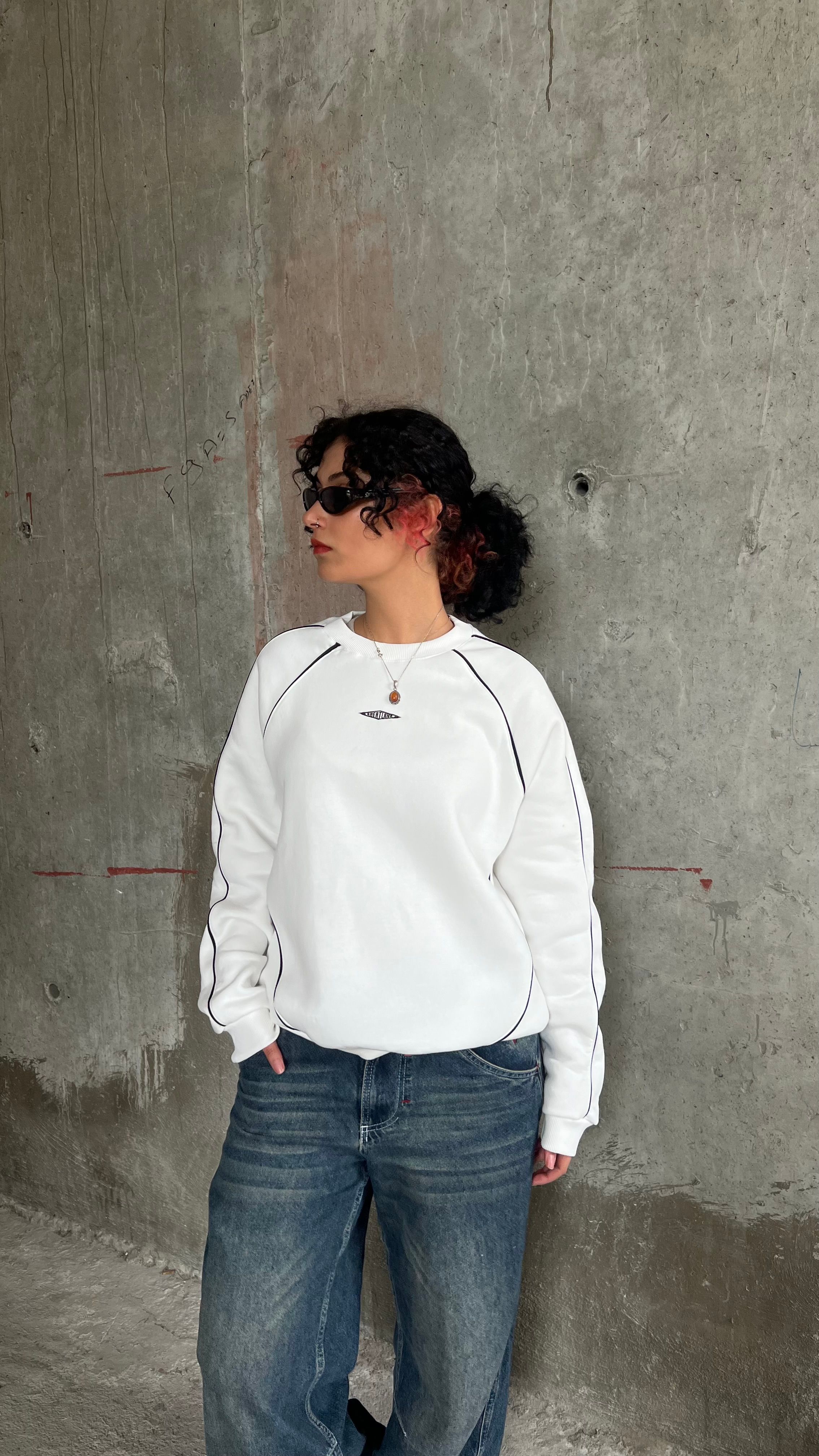 Greatland Beyaz Nakış İşlemeli Biyeli Oversize Sweatshirt