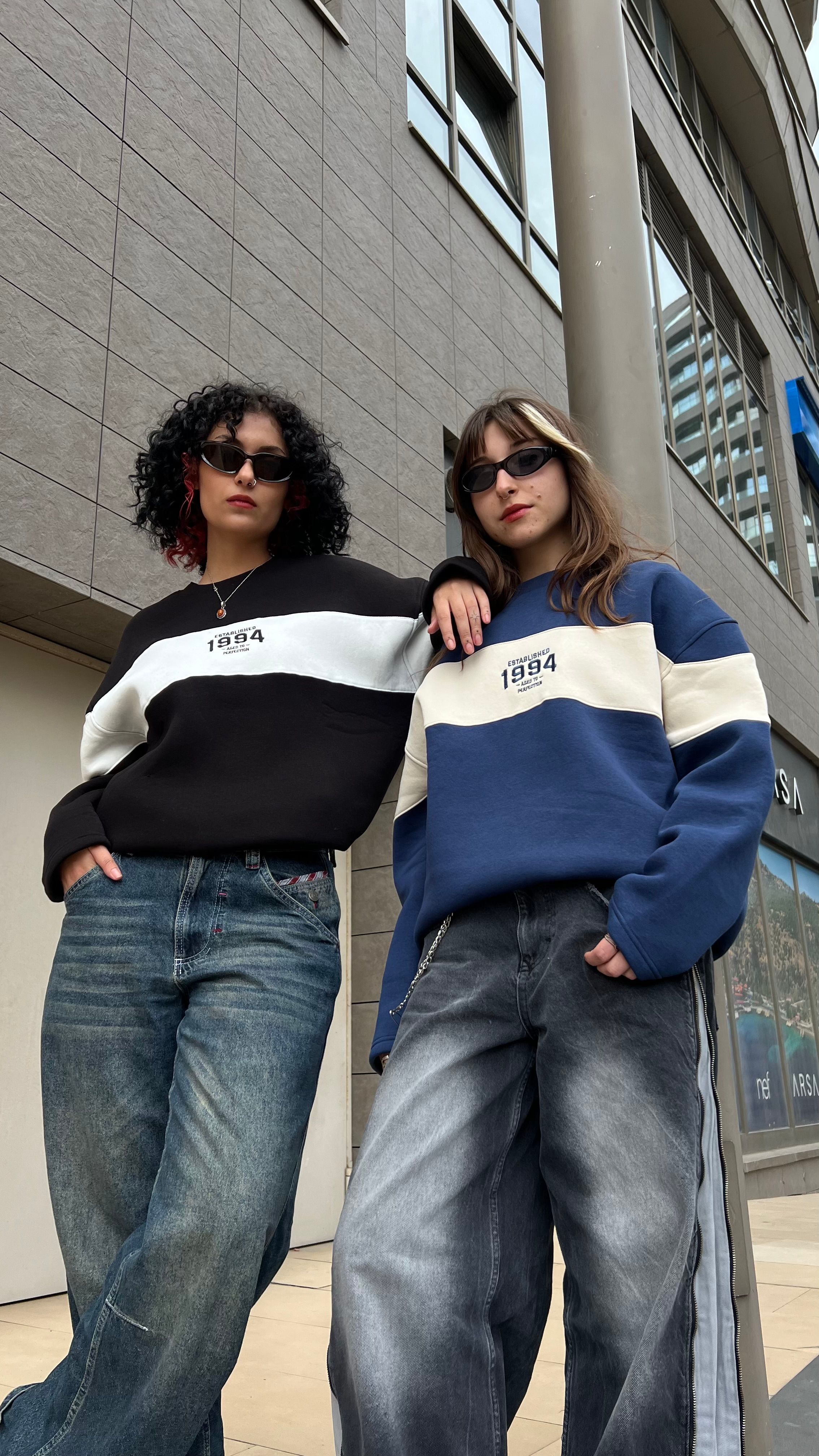 1994 Lacivert Nakış İşlemeli Oversize Sweatshirt 