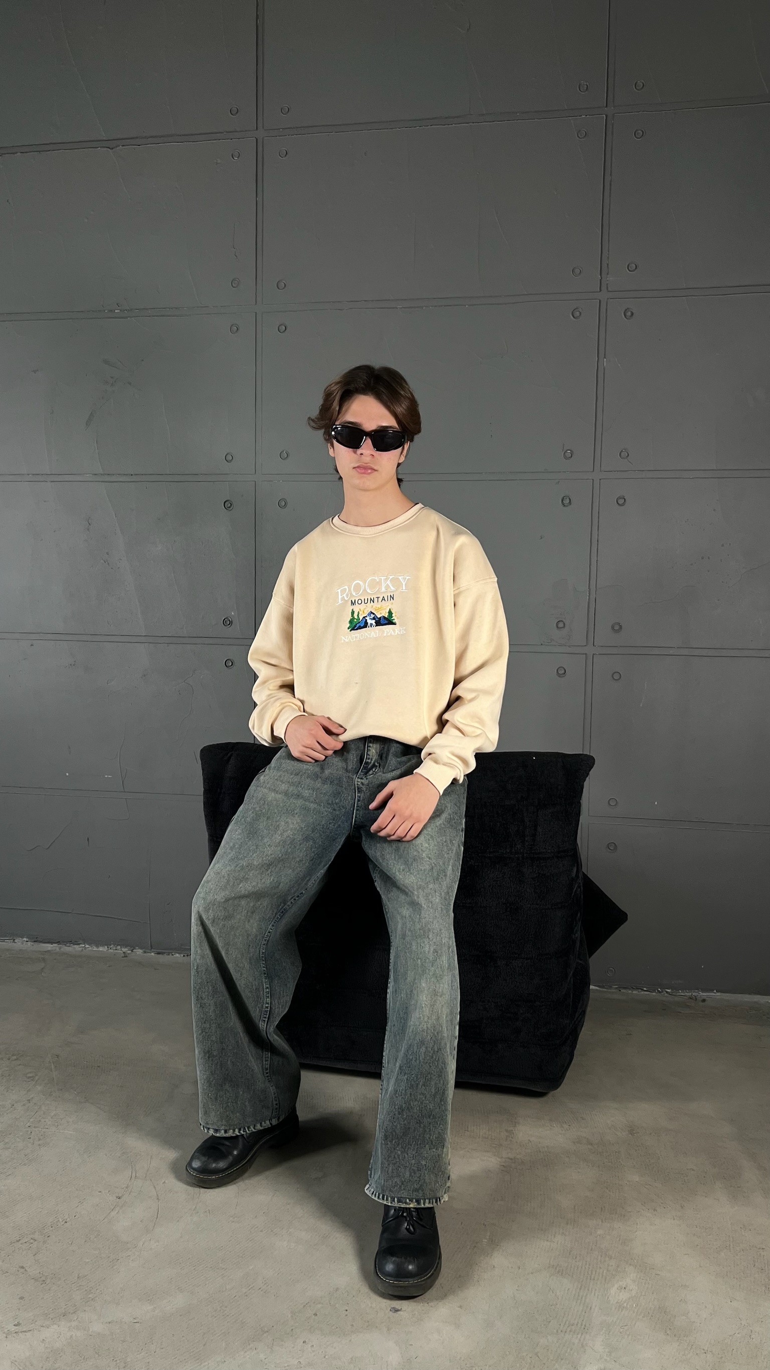 Krem Rocky Nakış İşlemeli Oversize Sweatshirt 