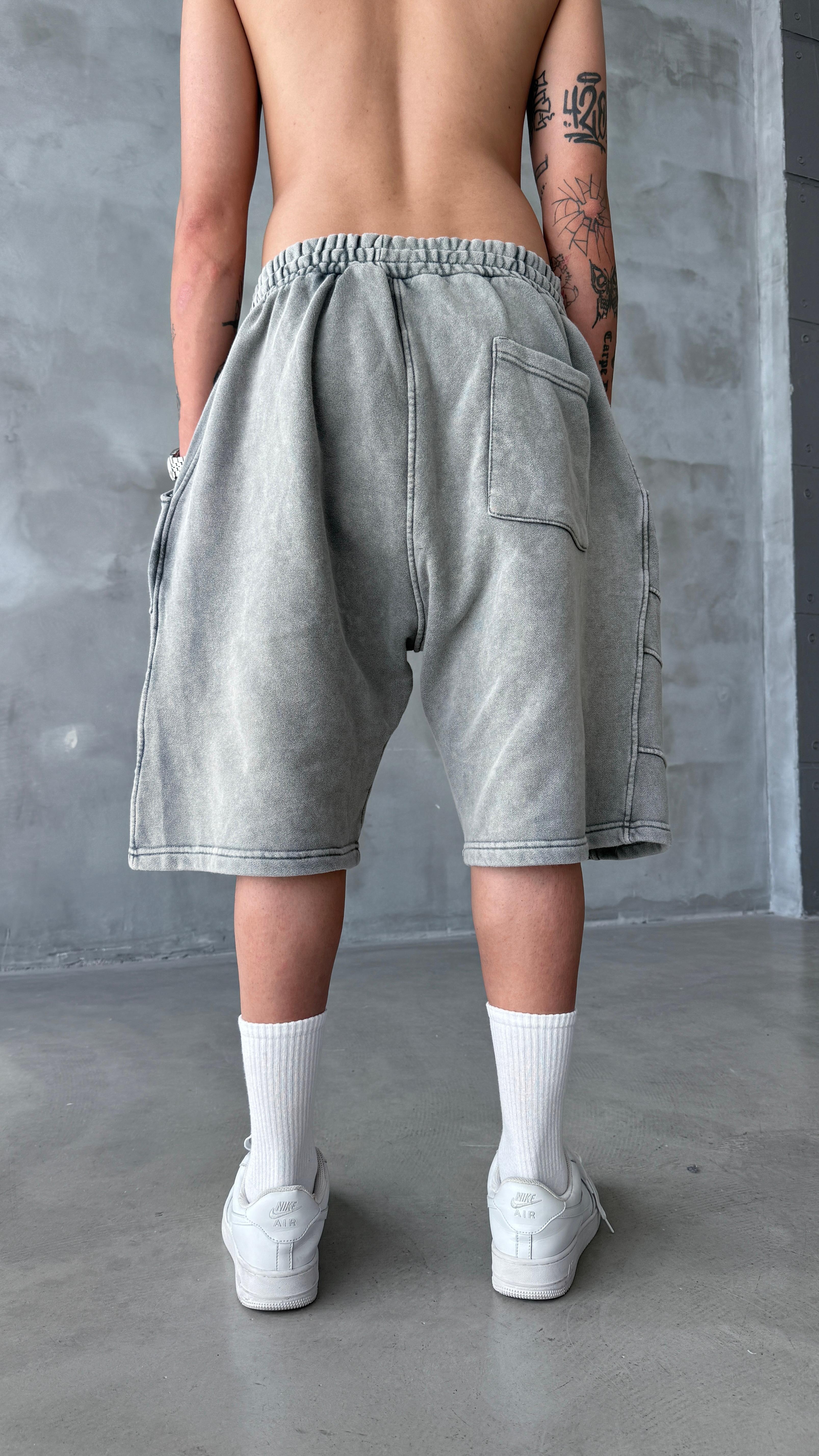 Orta Gri Yıkamalı Three Lines Premium Baggy Şort 