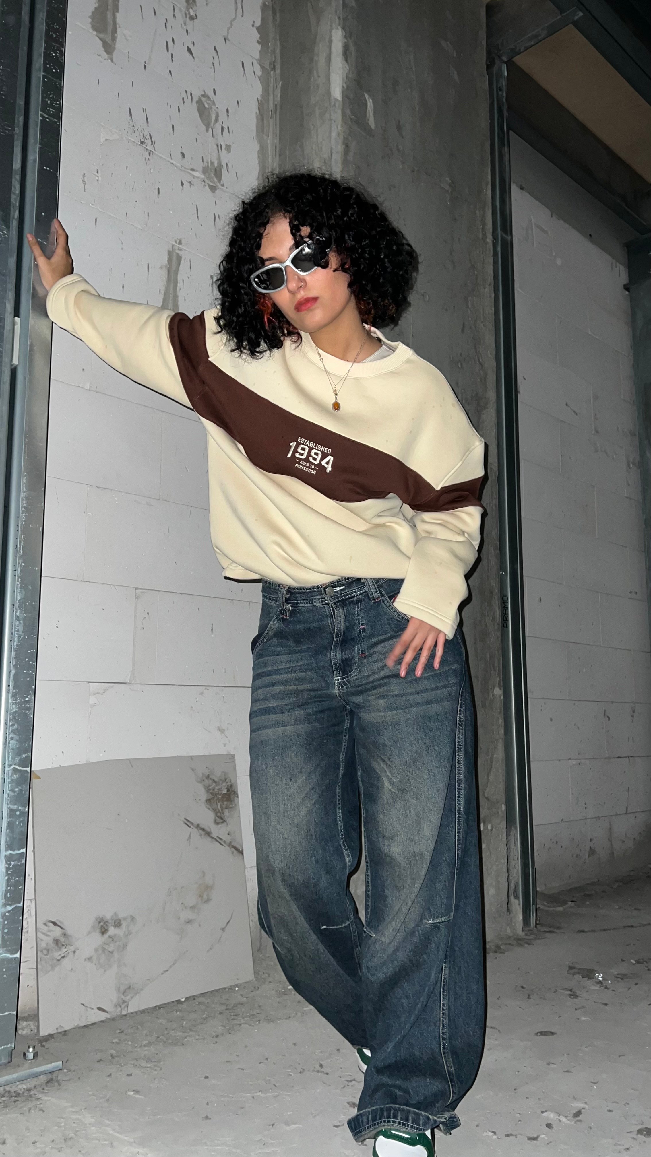 1994 Bej Nakış İşlemeli Oversize Sweatshirt 