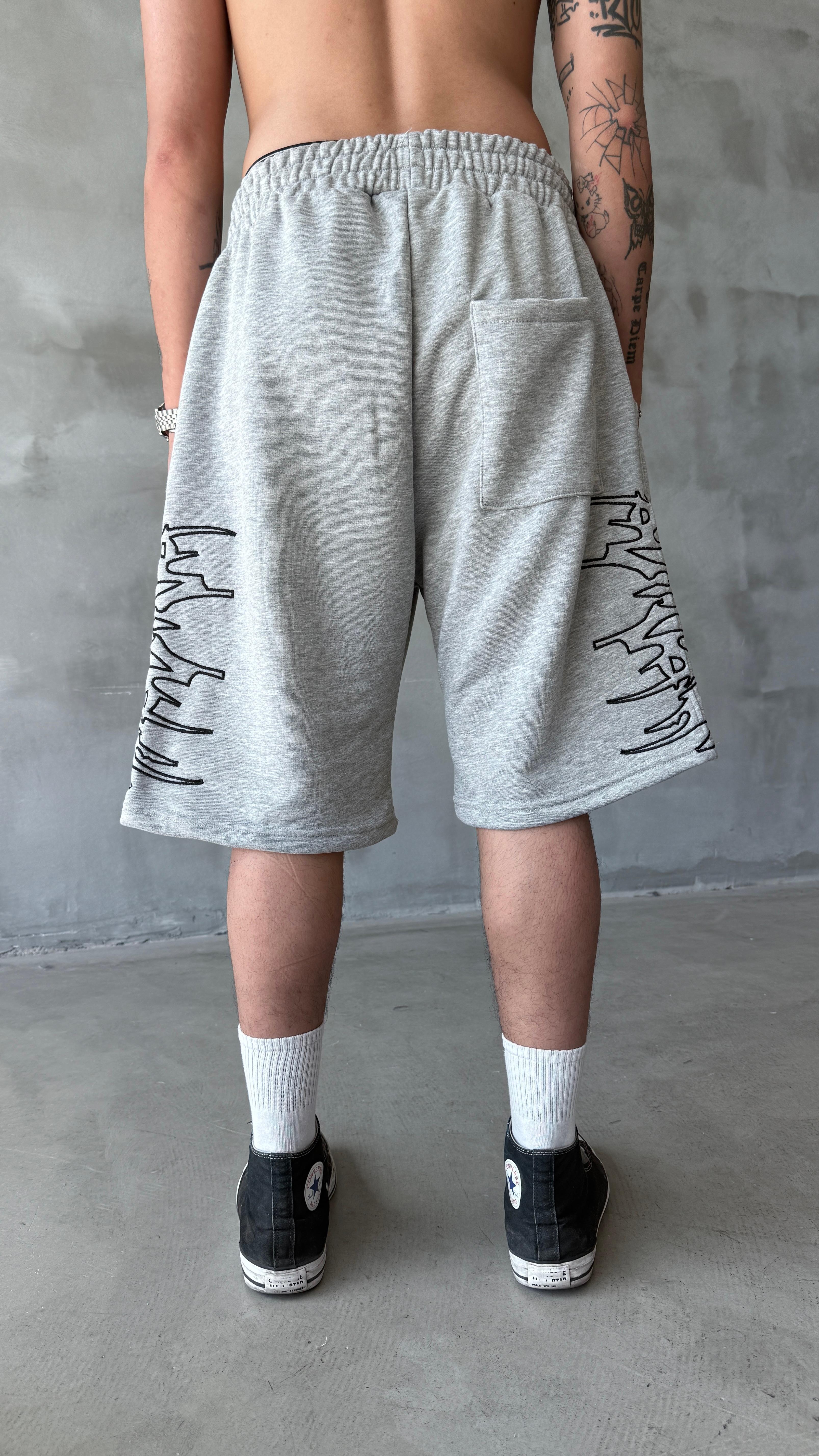 Gri Soft Tribal Nakış Detay Baggy Şort 