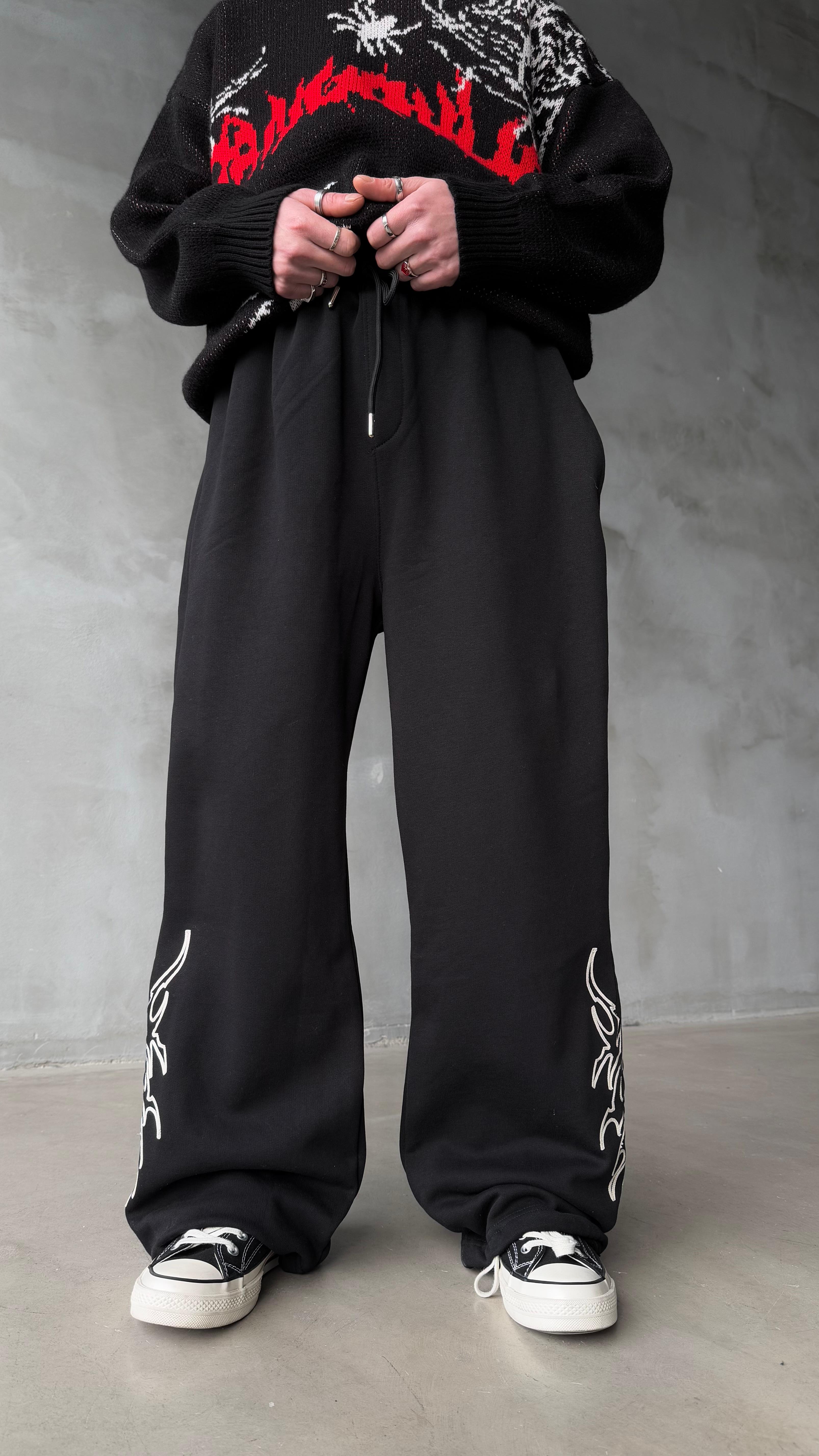 Beyaz Nakış Detay Paçası Ayarlanabilir Baggy Sweatpant