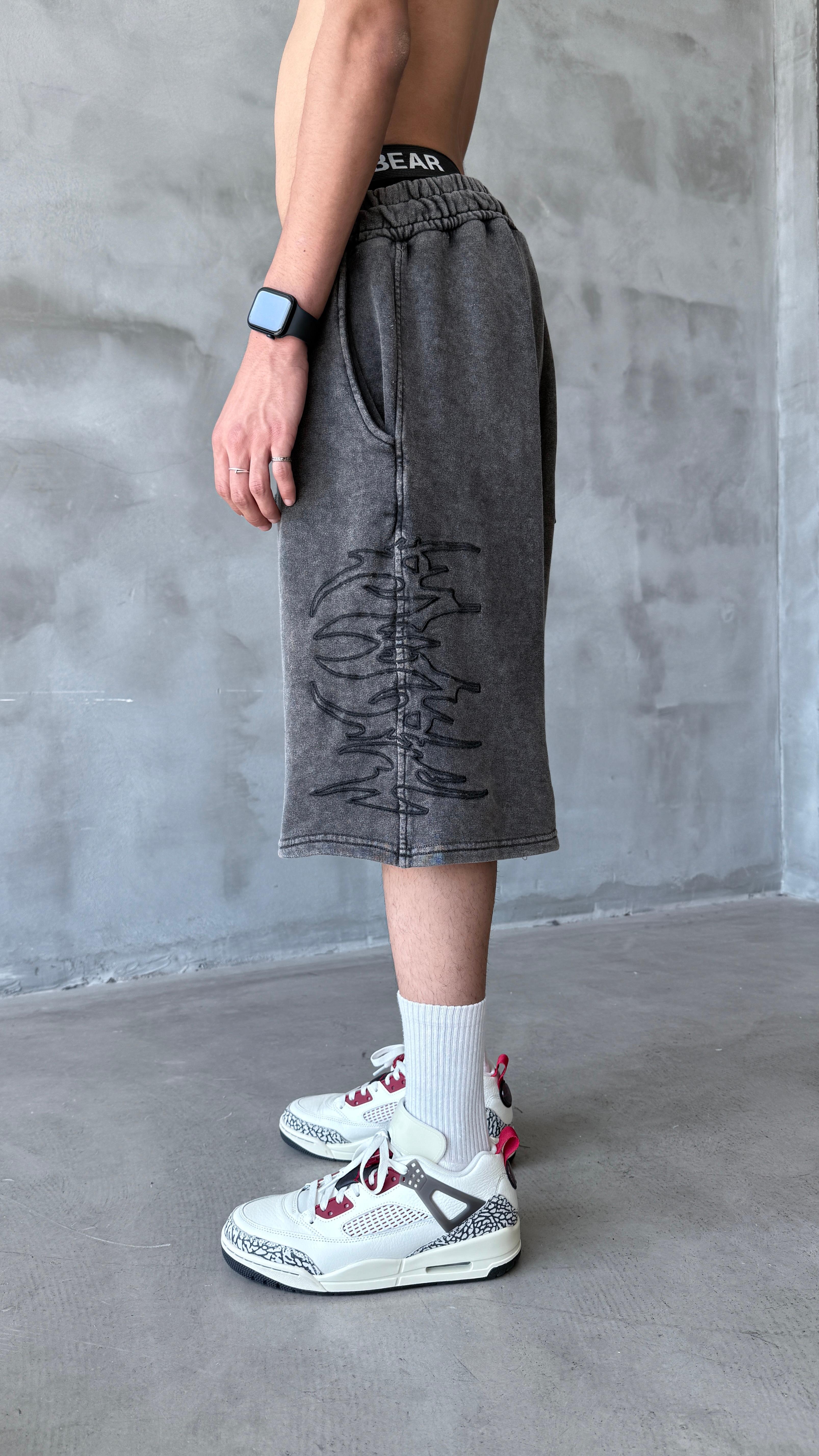 Gri Antrasit Yıkamalı Soft Tribal Nakış Detay Baggy Şort 
