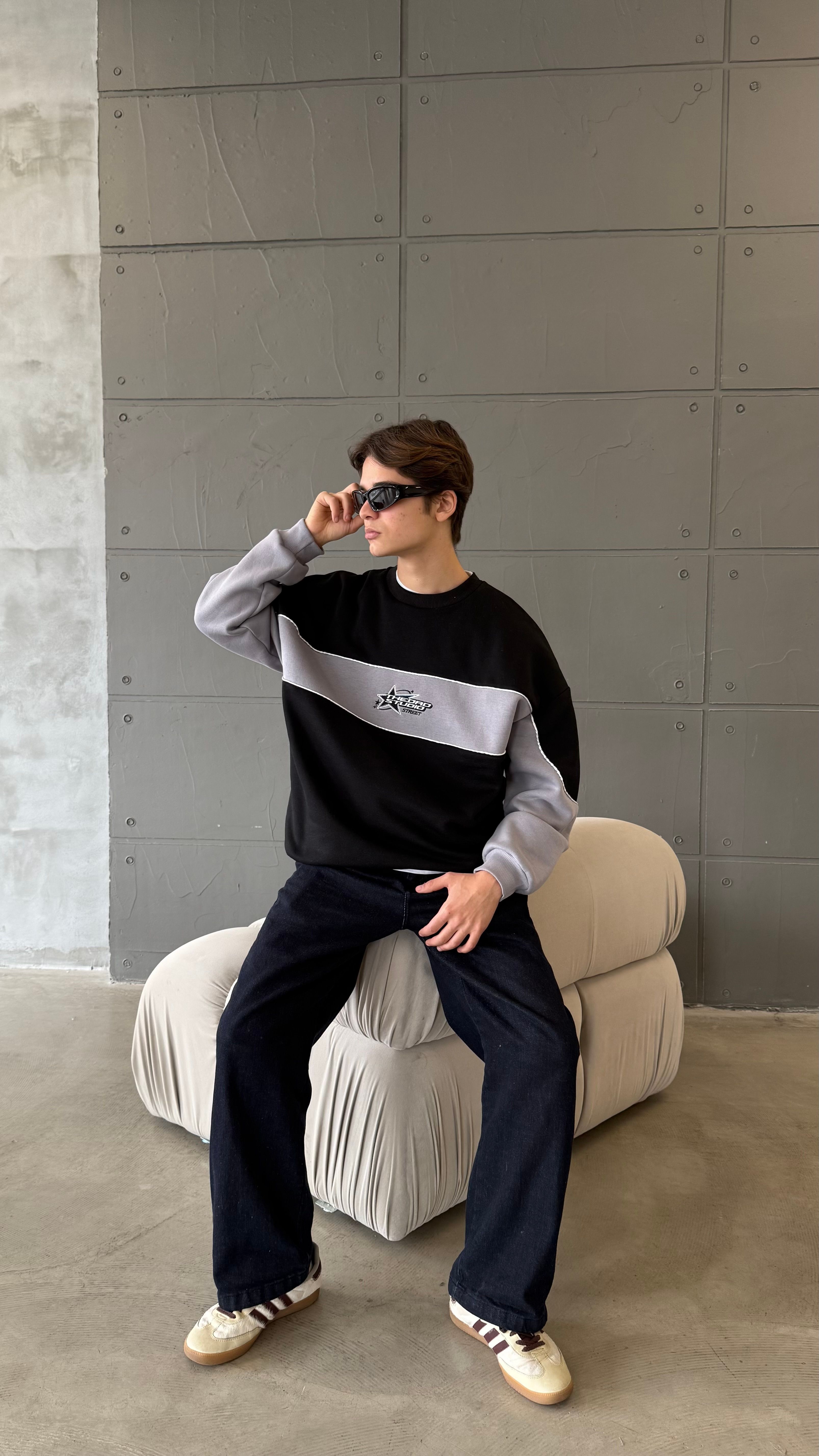 THEDAD Siyah Nakış İşlemeli Oversize Sweatshirt