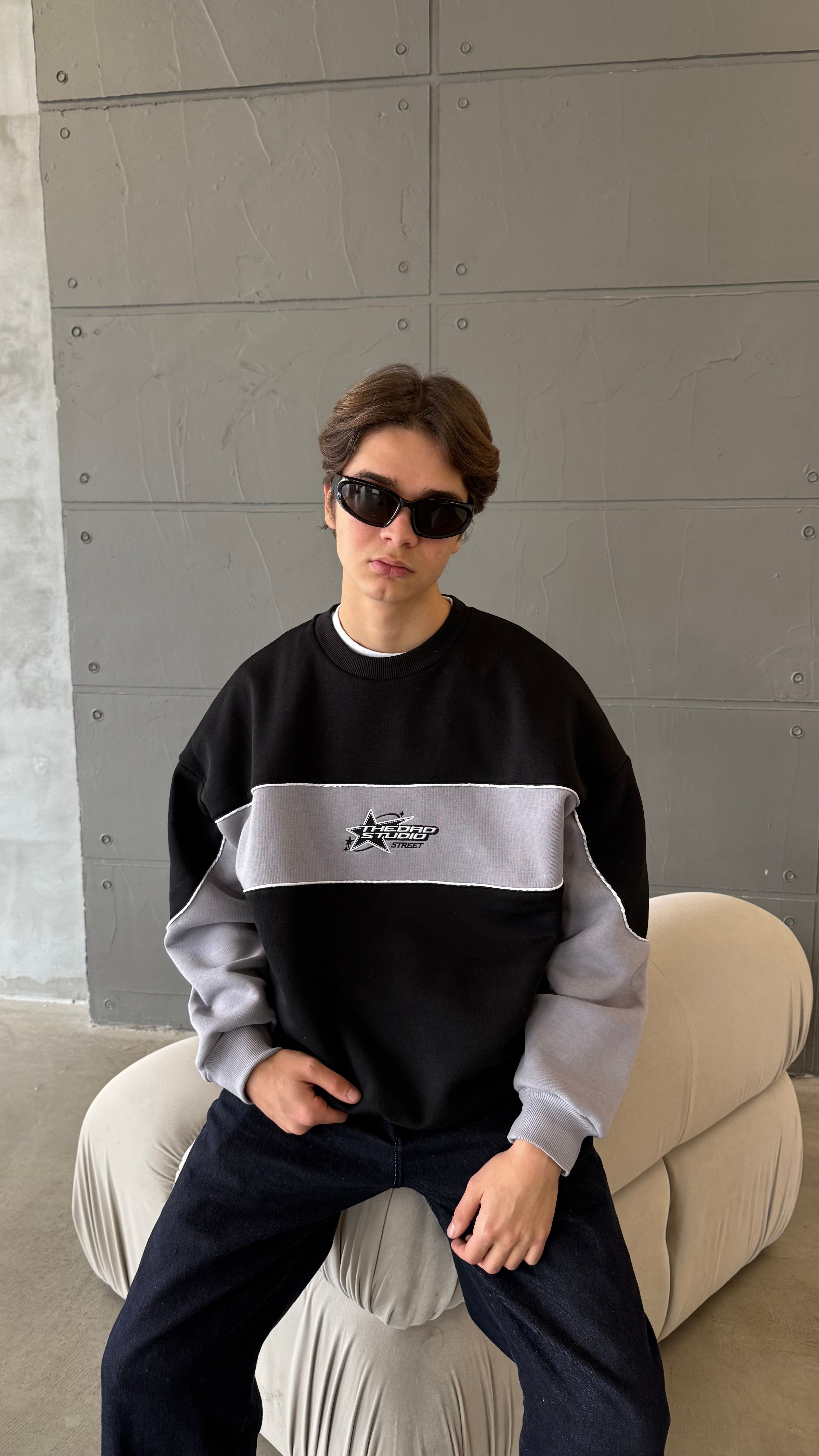 THEDAD Siyah Nakış İşlemeli Oversize Sweatshirt