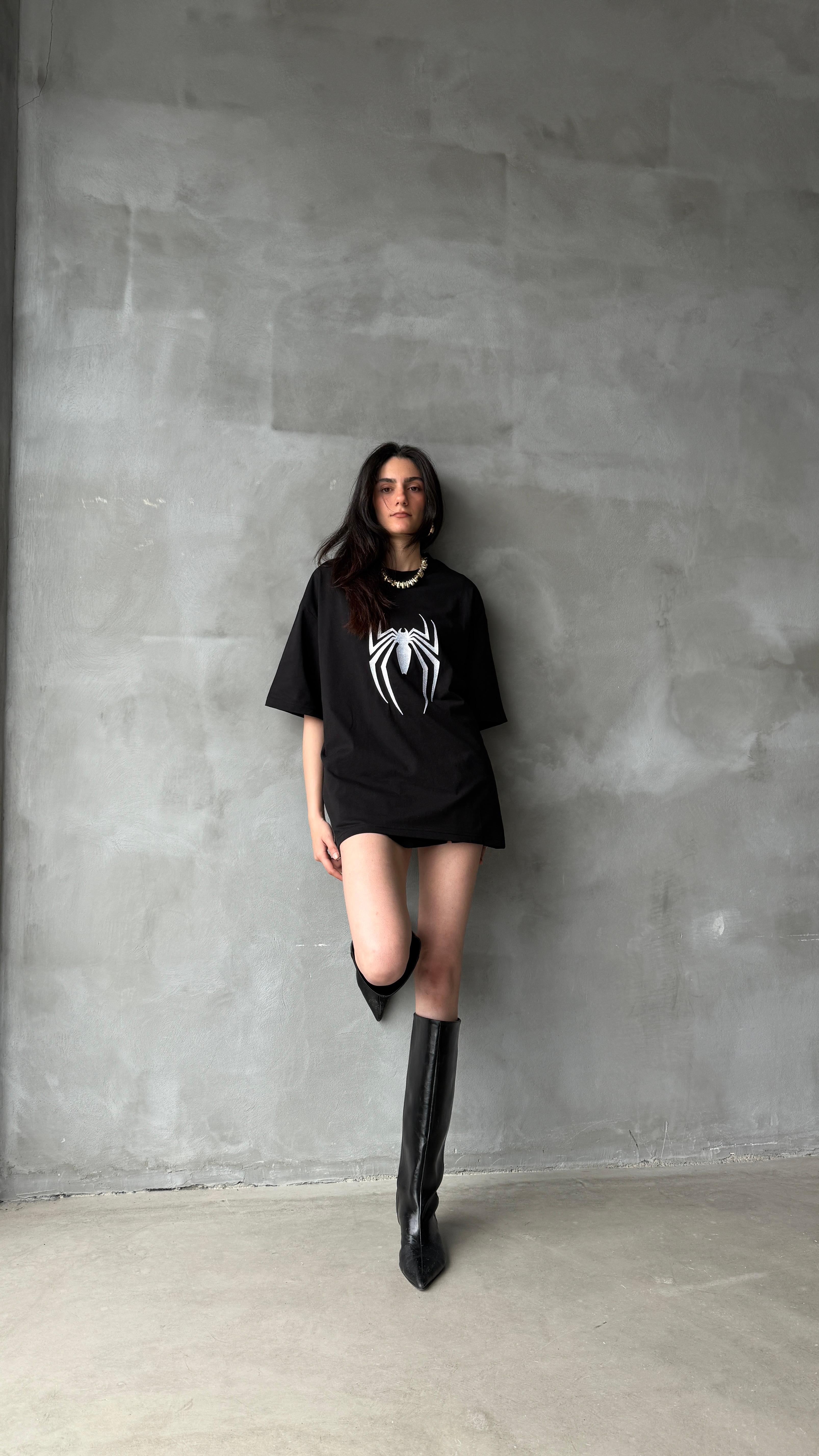 Spider Siyah Nakış İşlemeli Oversize Tişört