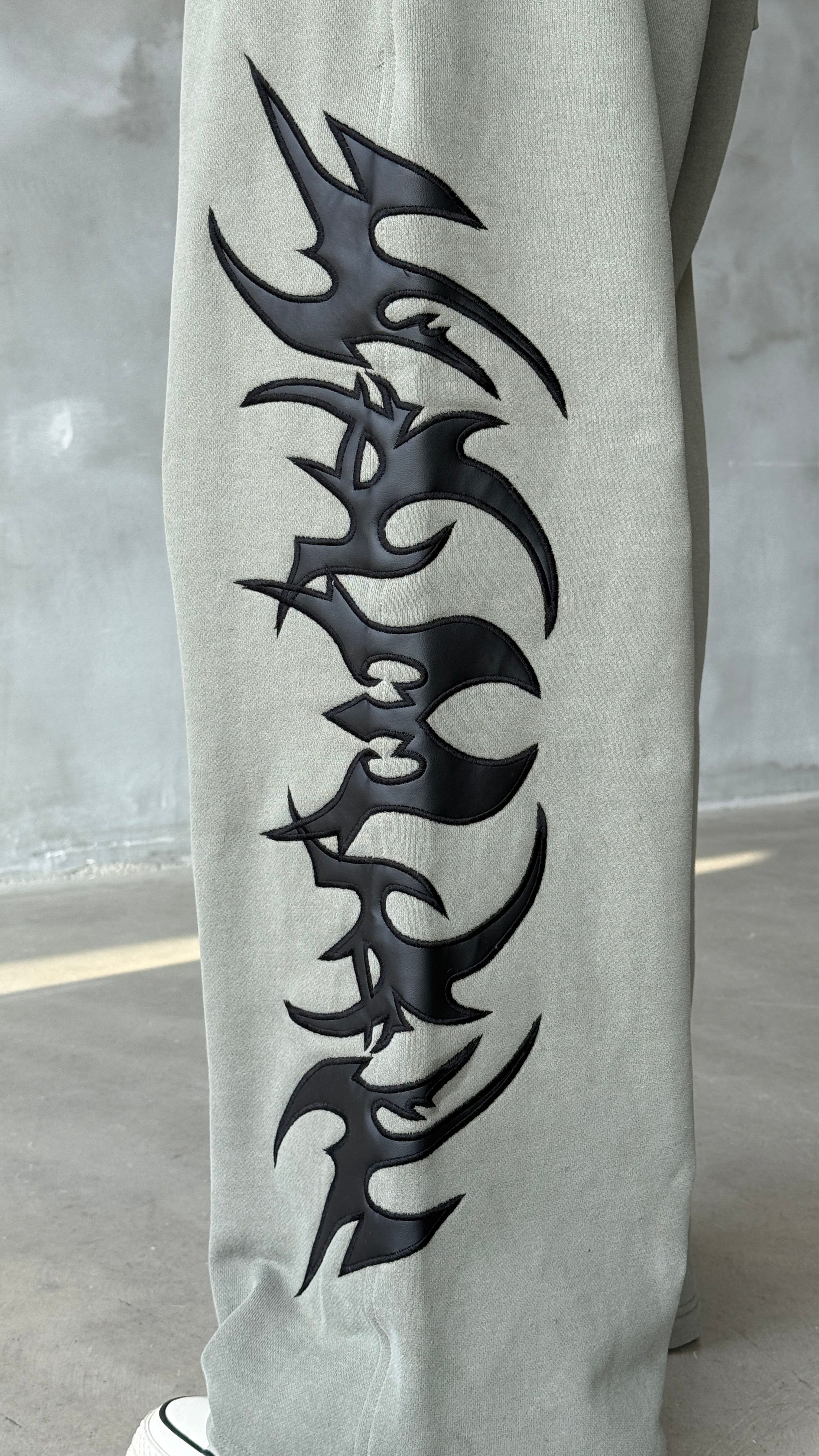 Haki Tribal Deri Detay Double Waist Premium Baggy Sweatpant 