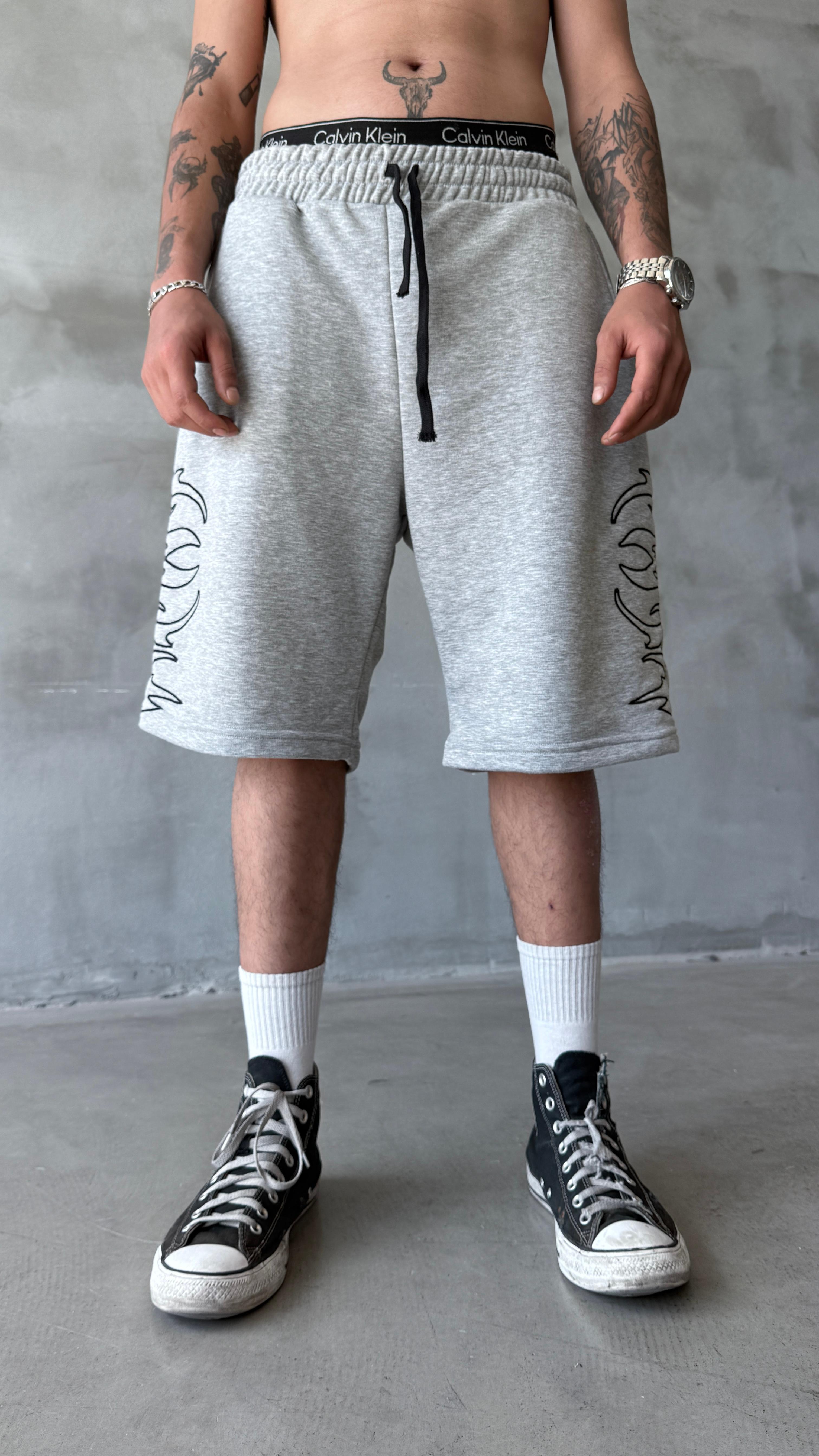 Gri Soft Tribal Nakış Detay Baggy Şort 