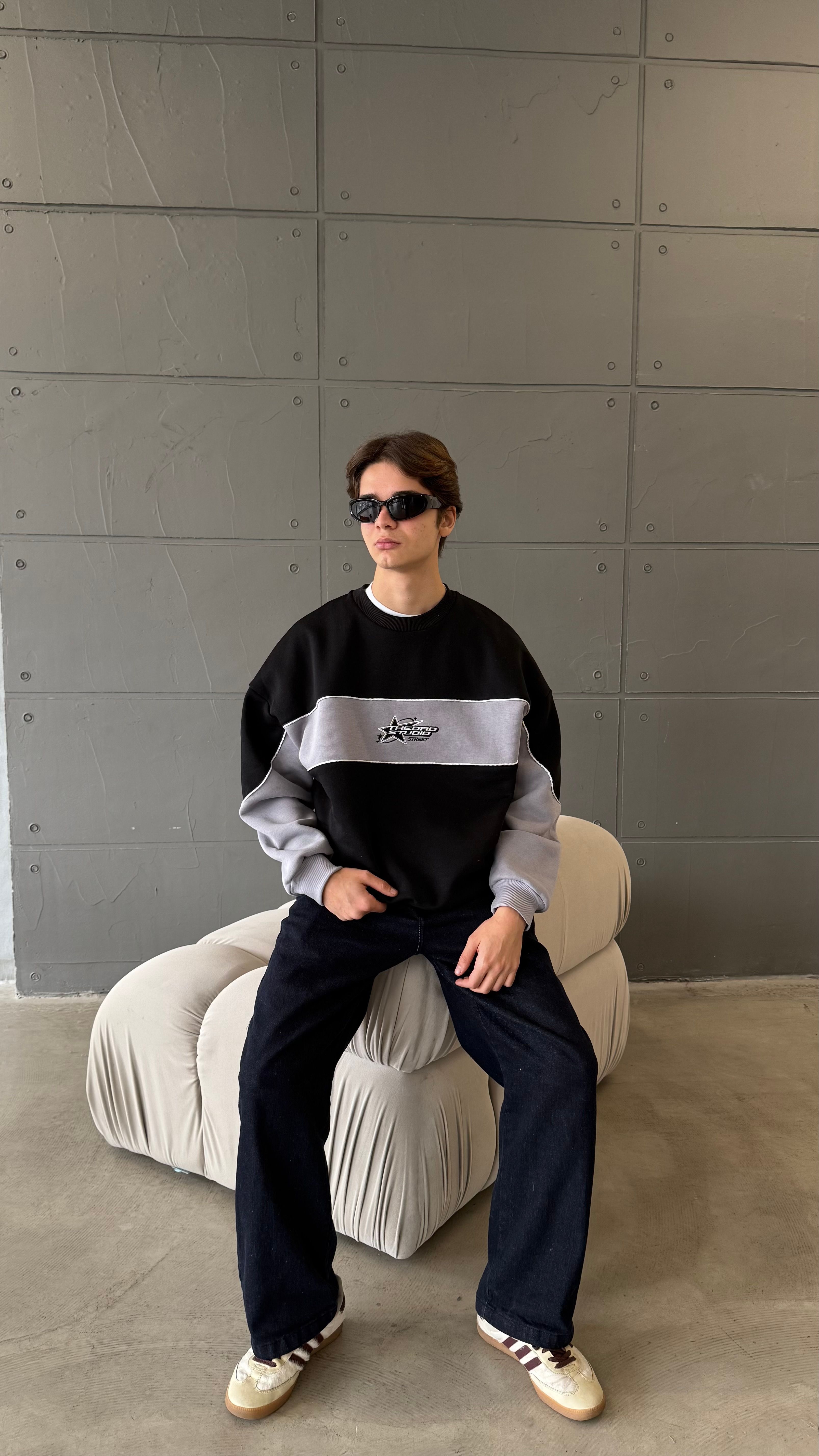 THEDAD Siyah Nakış İşlemeli Oversize Sweatshirt