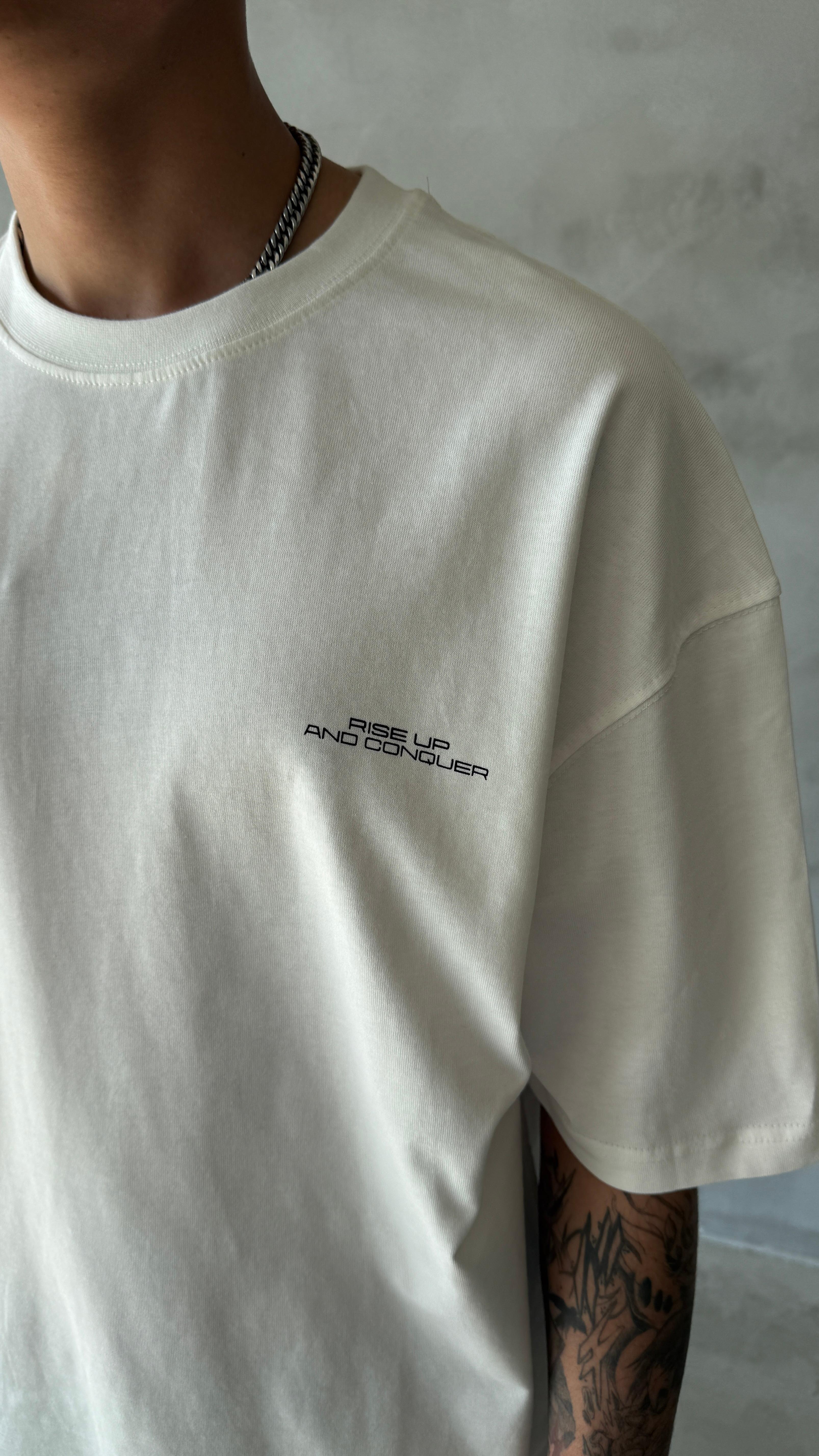 Beyaz Rise Up Oversize Tişört 