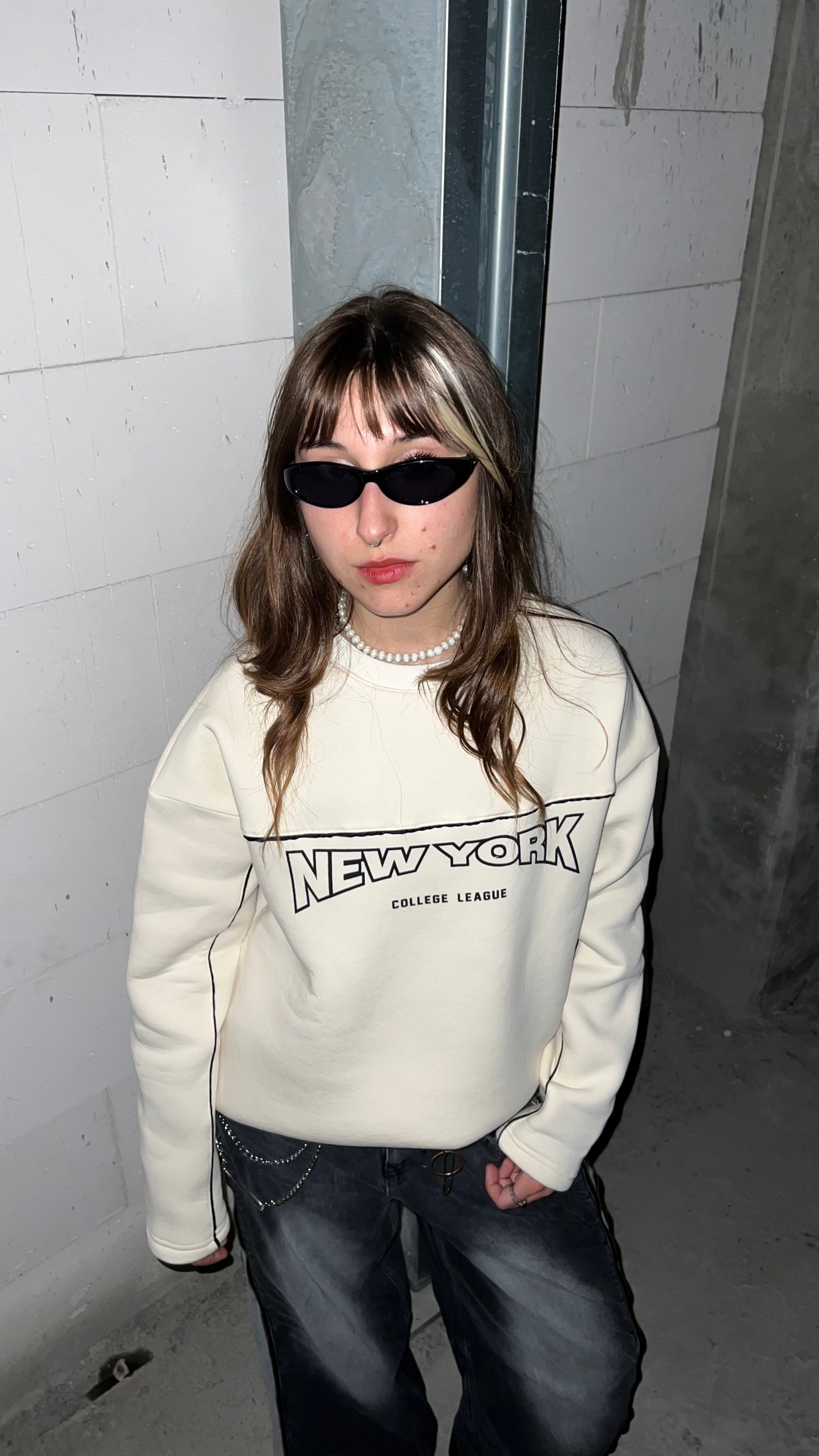 New York Krem Nakış İşlemeli Oversize Sweatshirt 