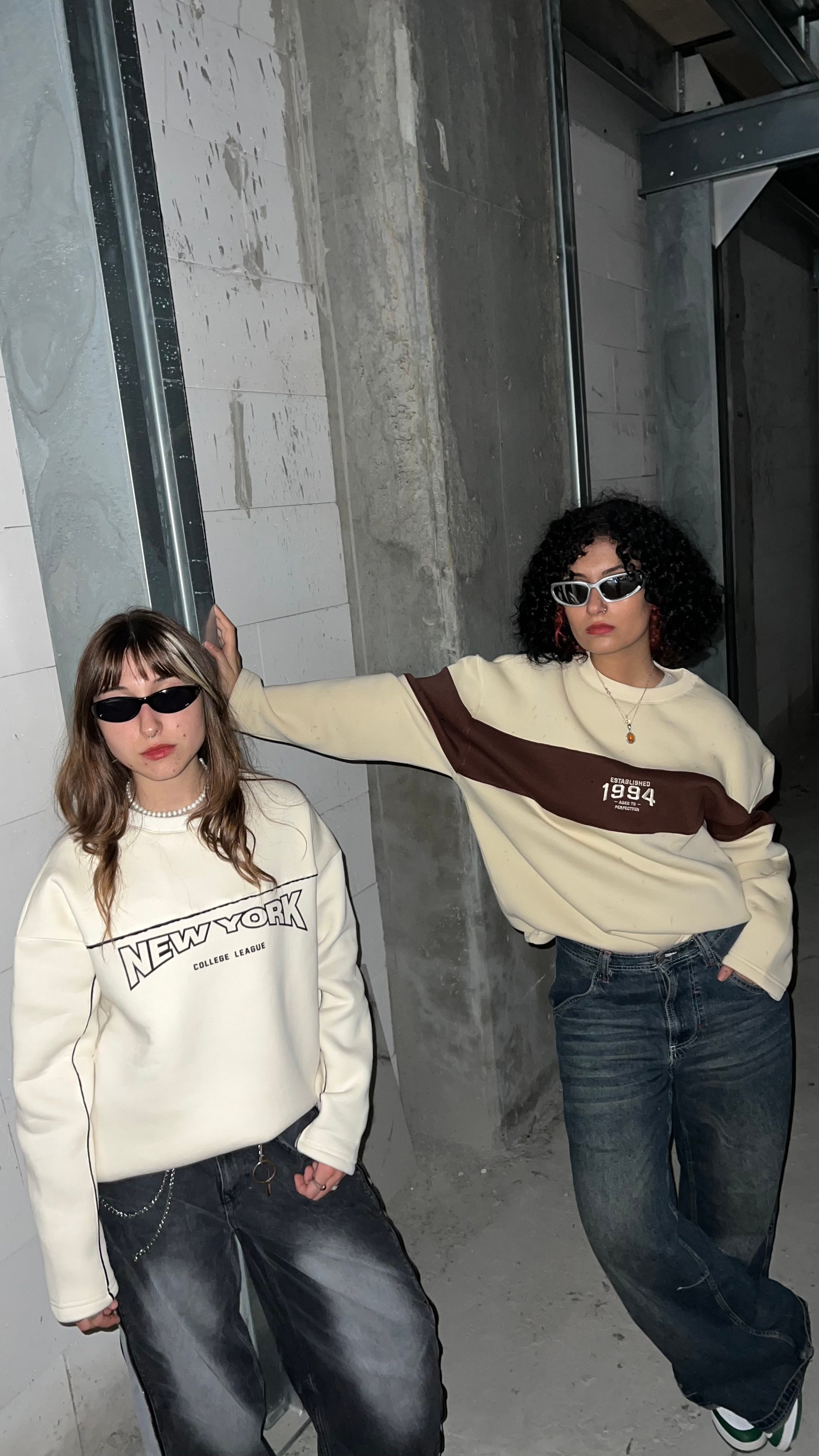 1994 Bej Nakış İşlemeli Oversize Sweatshirt 