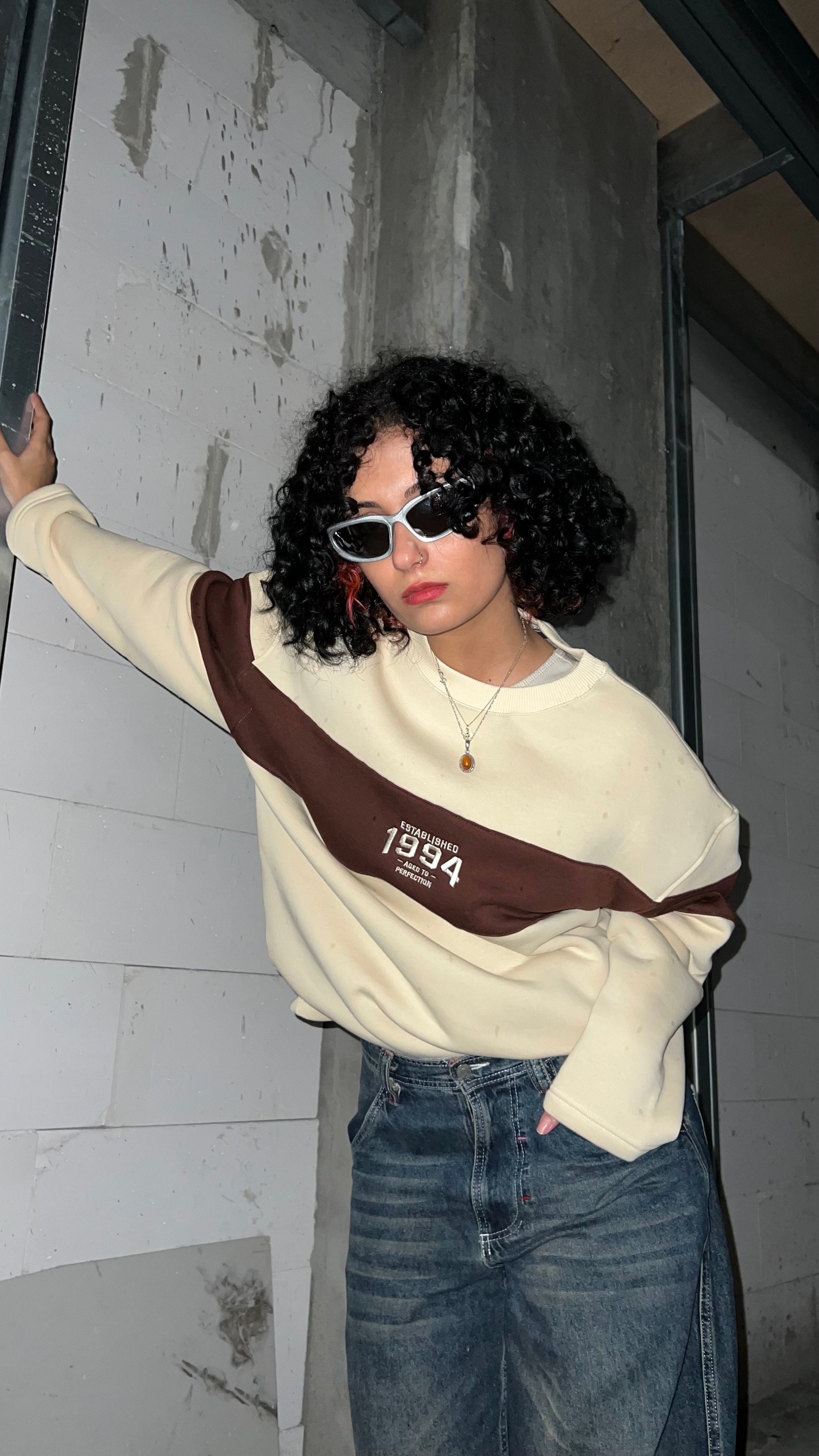 1994 Bej Nakış İşlemeli Oversize Sweatshirt 