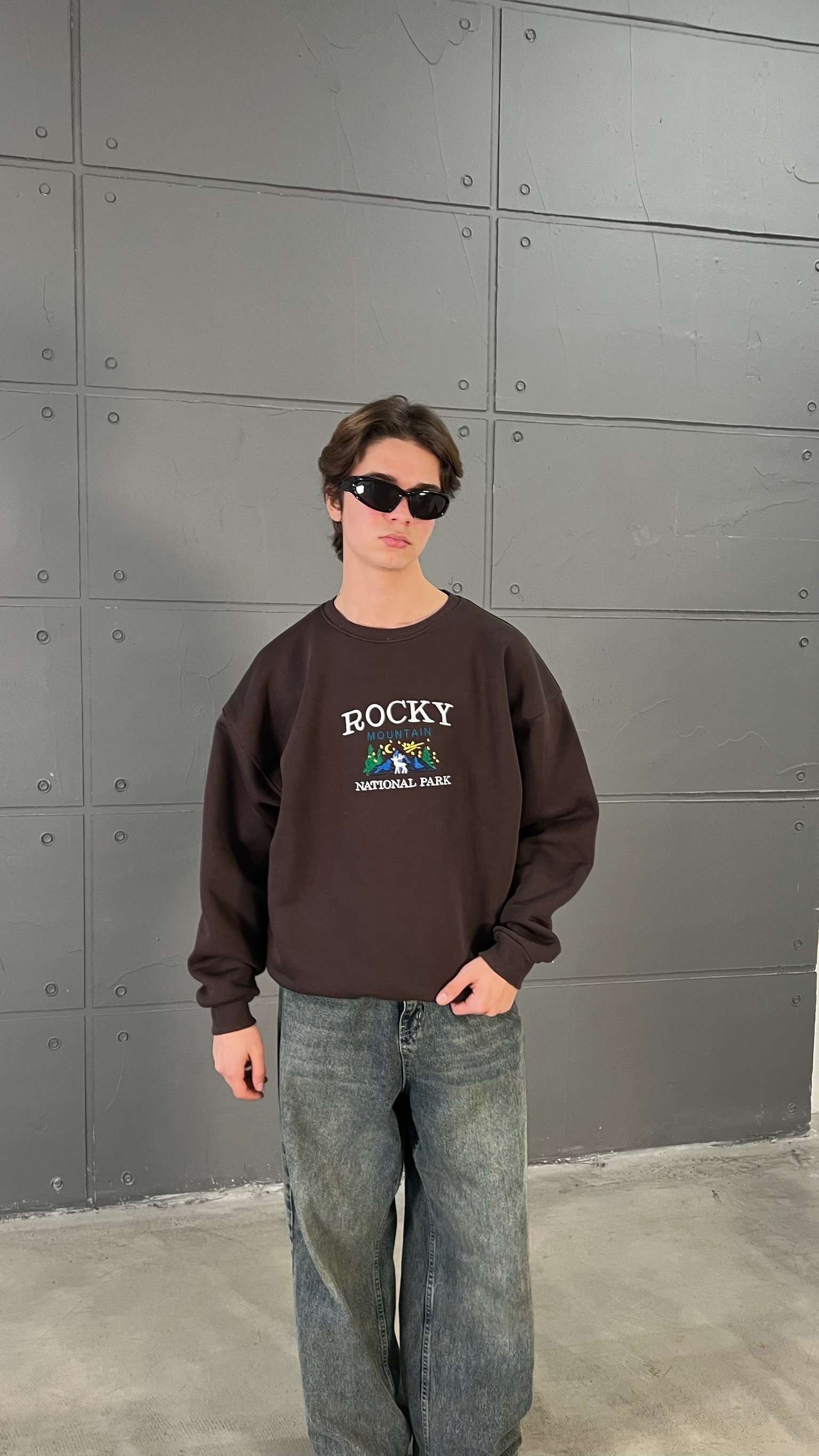 Kahverengi Rocky Nakış İşlemeli Oversize Sweatshirt 