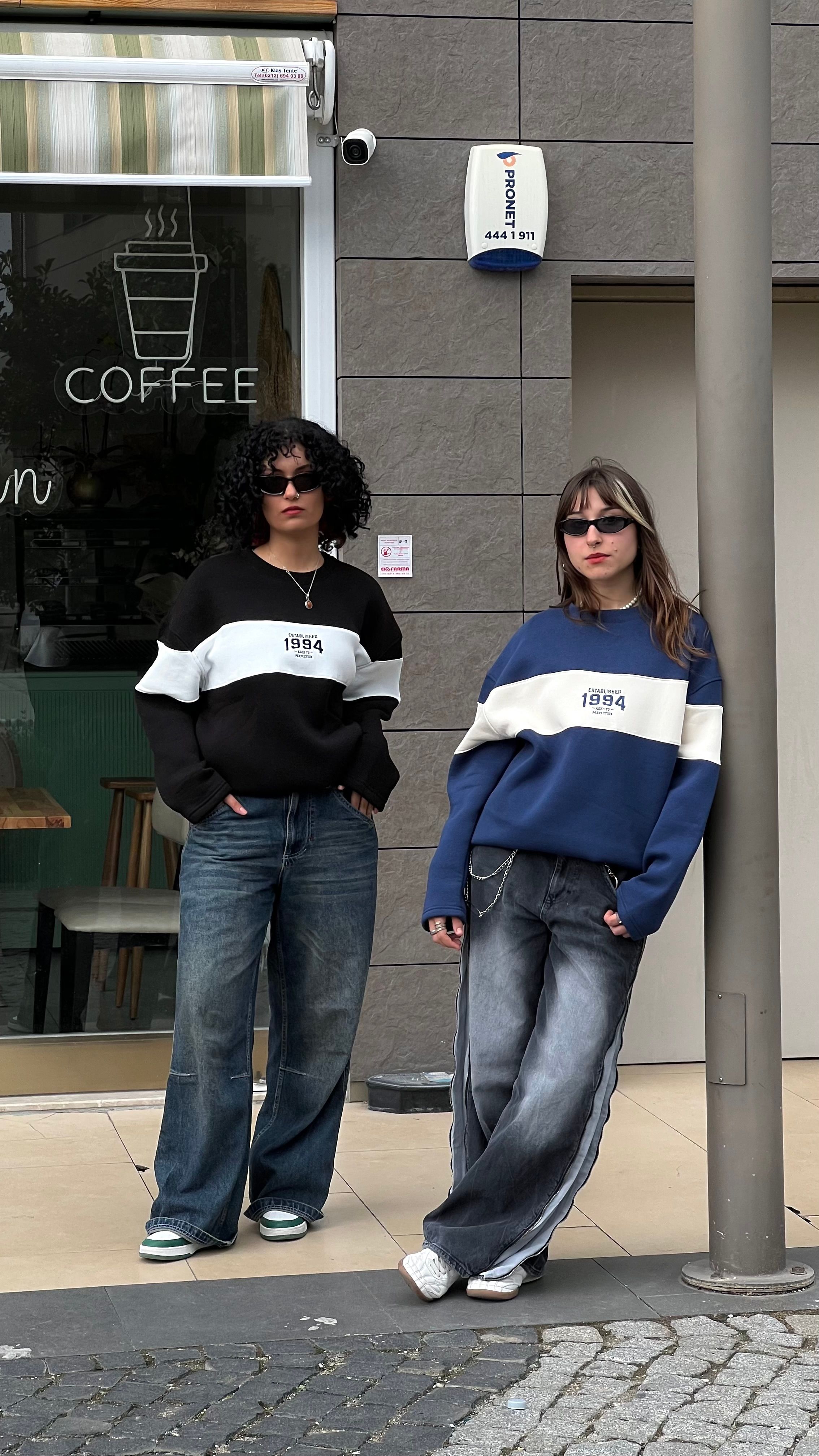 1994 Lacivert Nakış İşlemeli Oversize Sweatshirt 