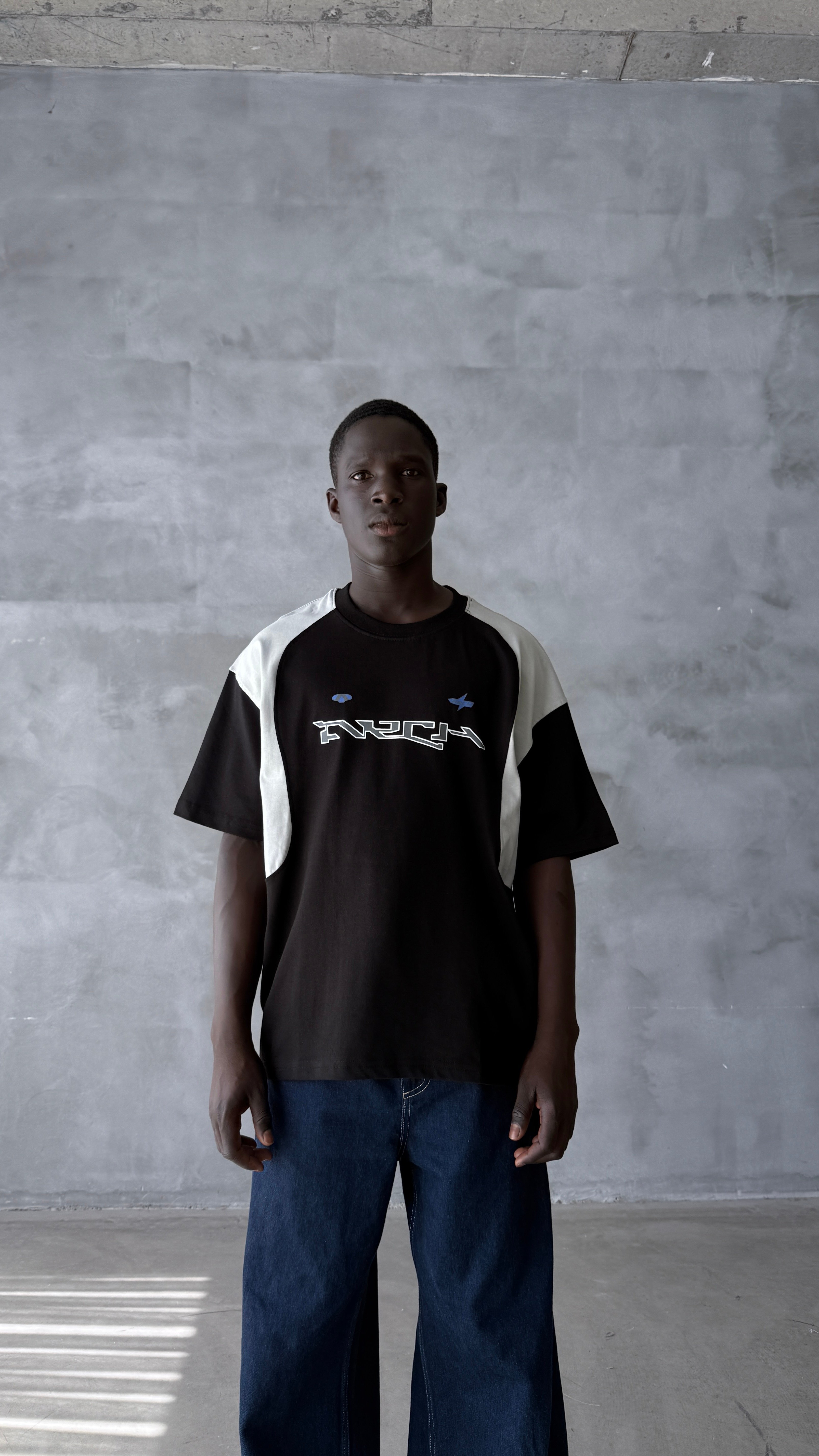 Siyah Archy Parçalı Oversize Tişört 
