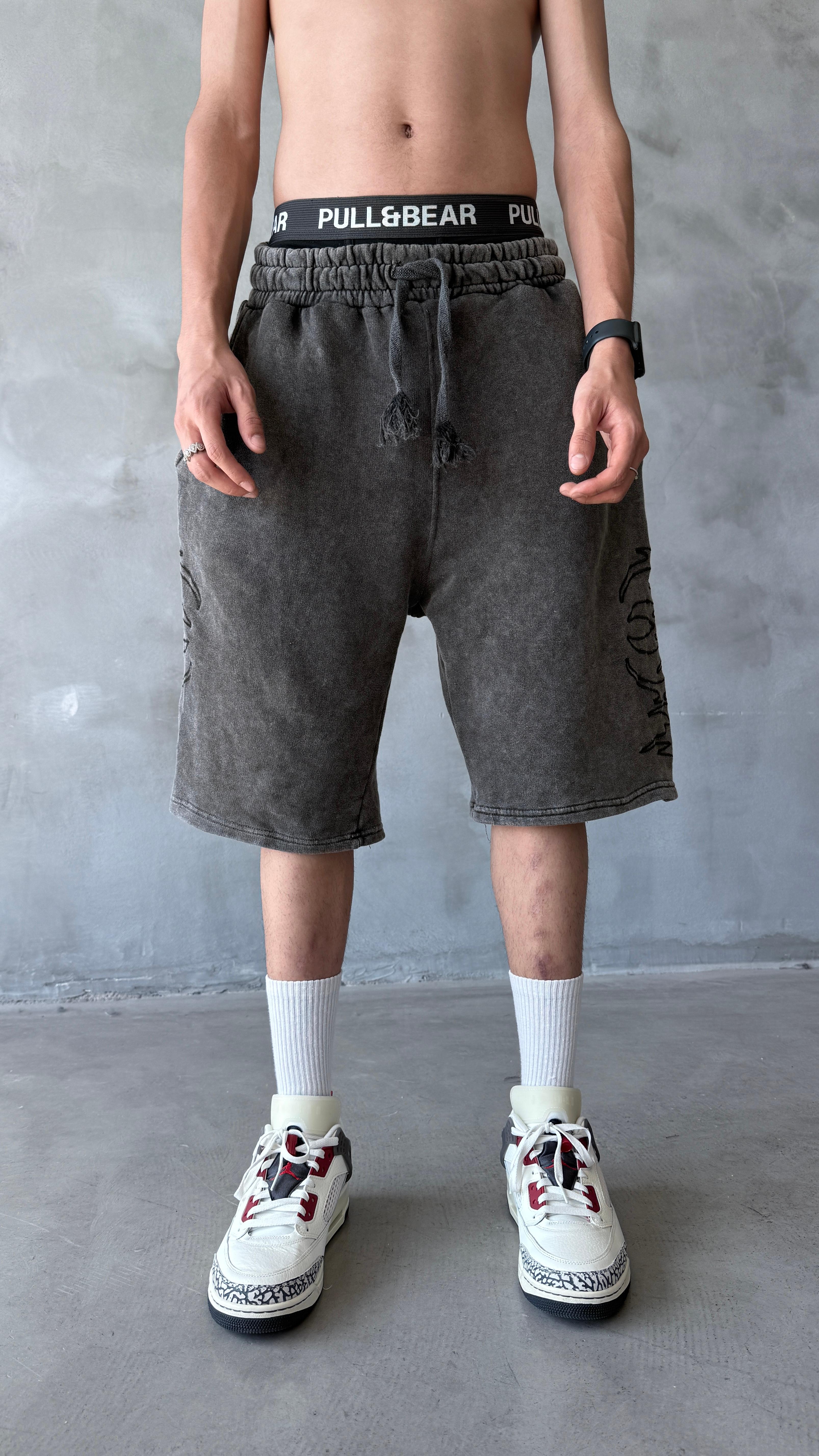 Gri Antrasit Yıkamalı Soft Tribal Nakış Detay Baggy Şort 