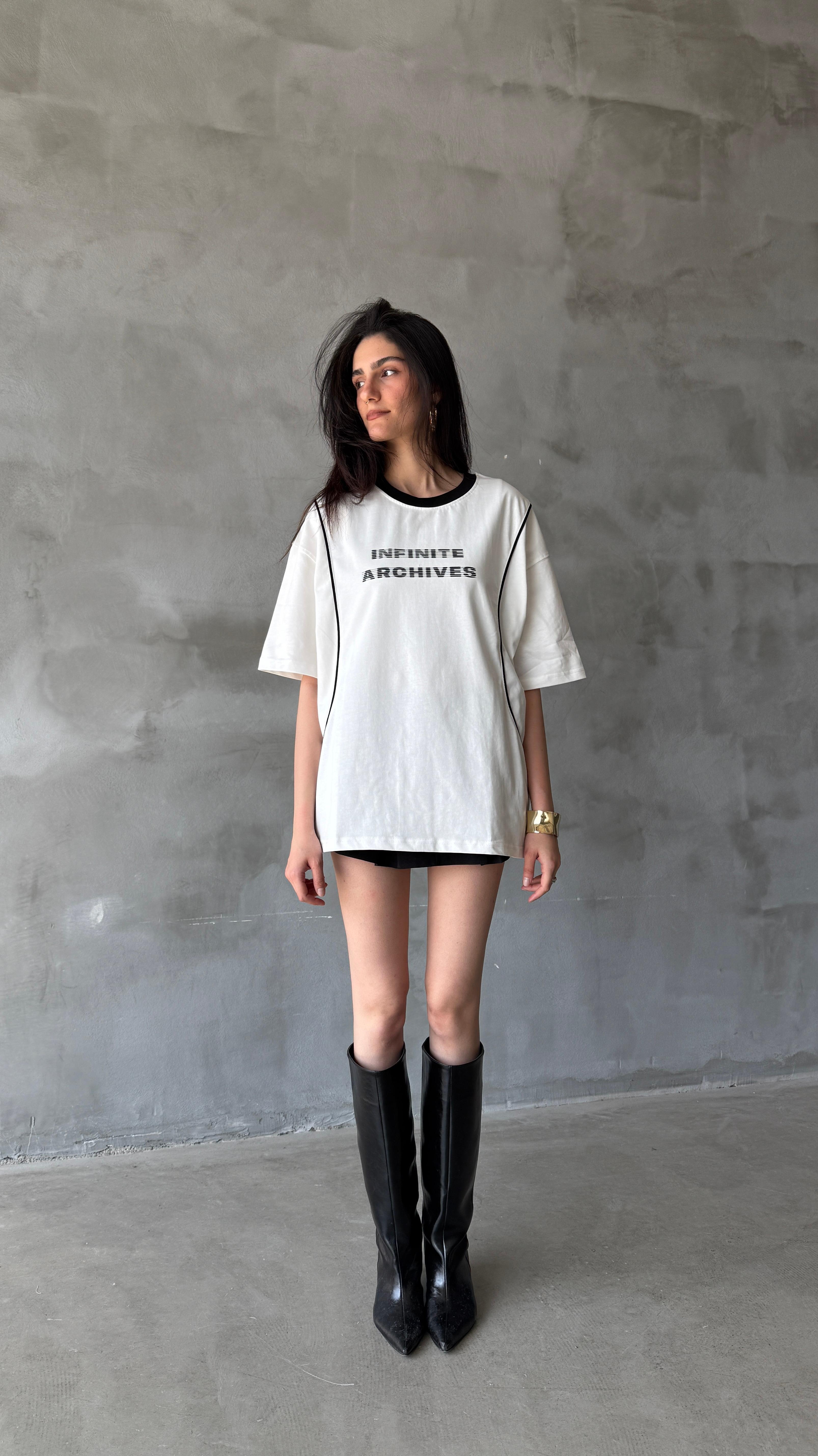 İnfinite Archives Beyaz Oversize Tişört 