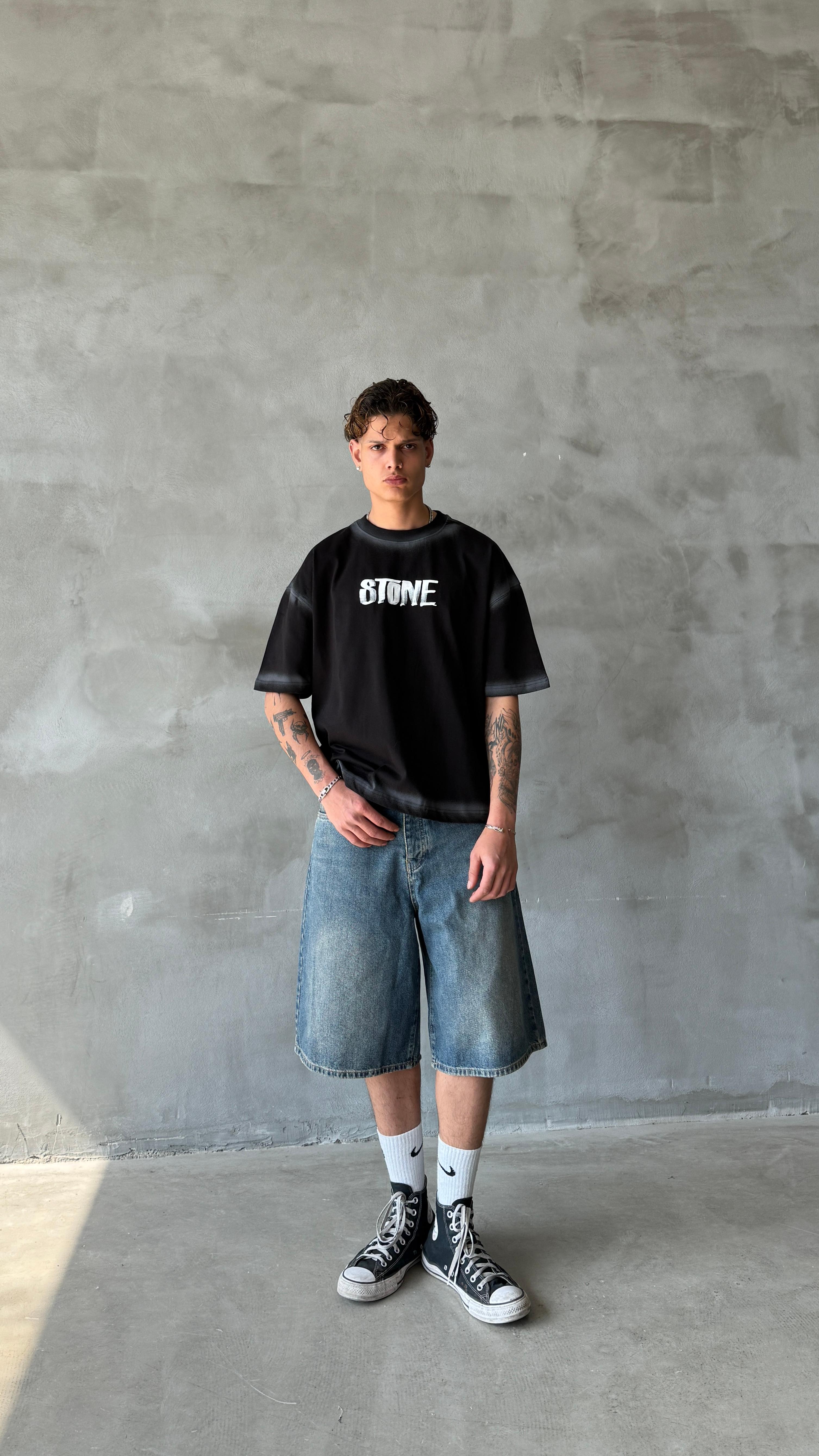 Siyah Stone Sprey Yıkamalı Oversize Tişört 