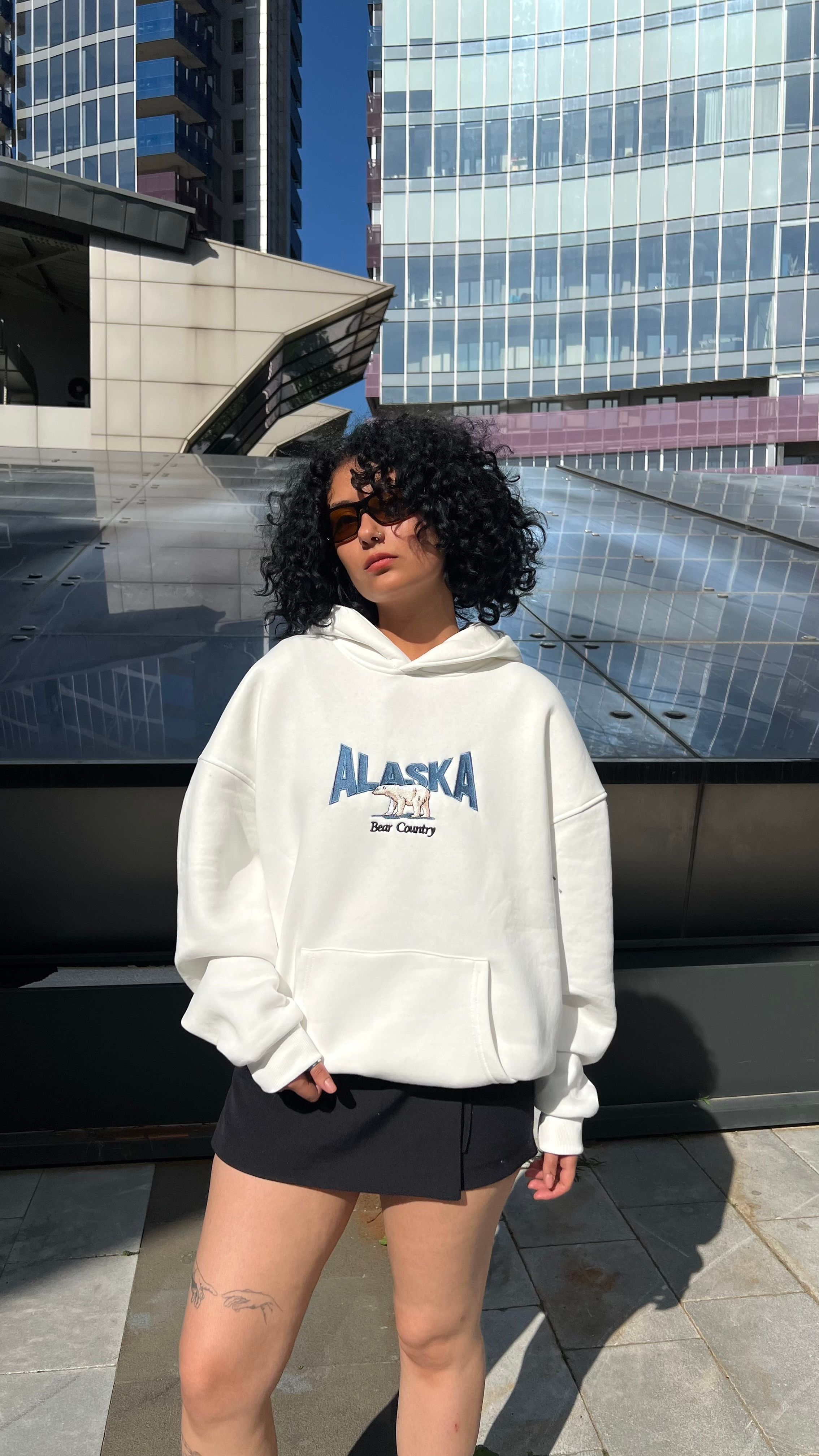 Alaska Beyaz Nakış İşlemeli Oversize Hoodie 