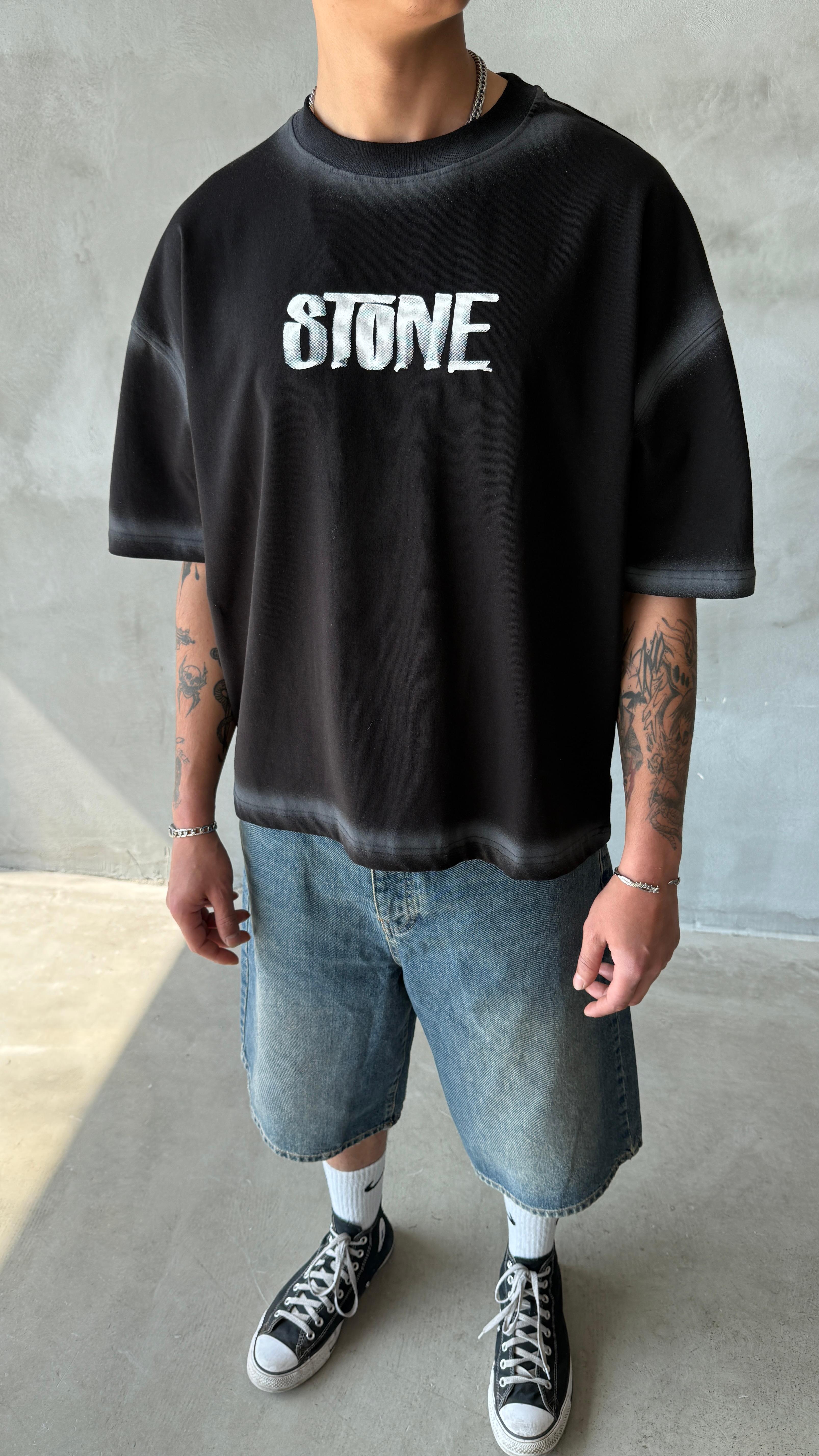 Siyah Stone Sprey Yıkamalı Oversize Tişört 