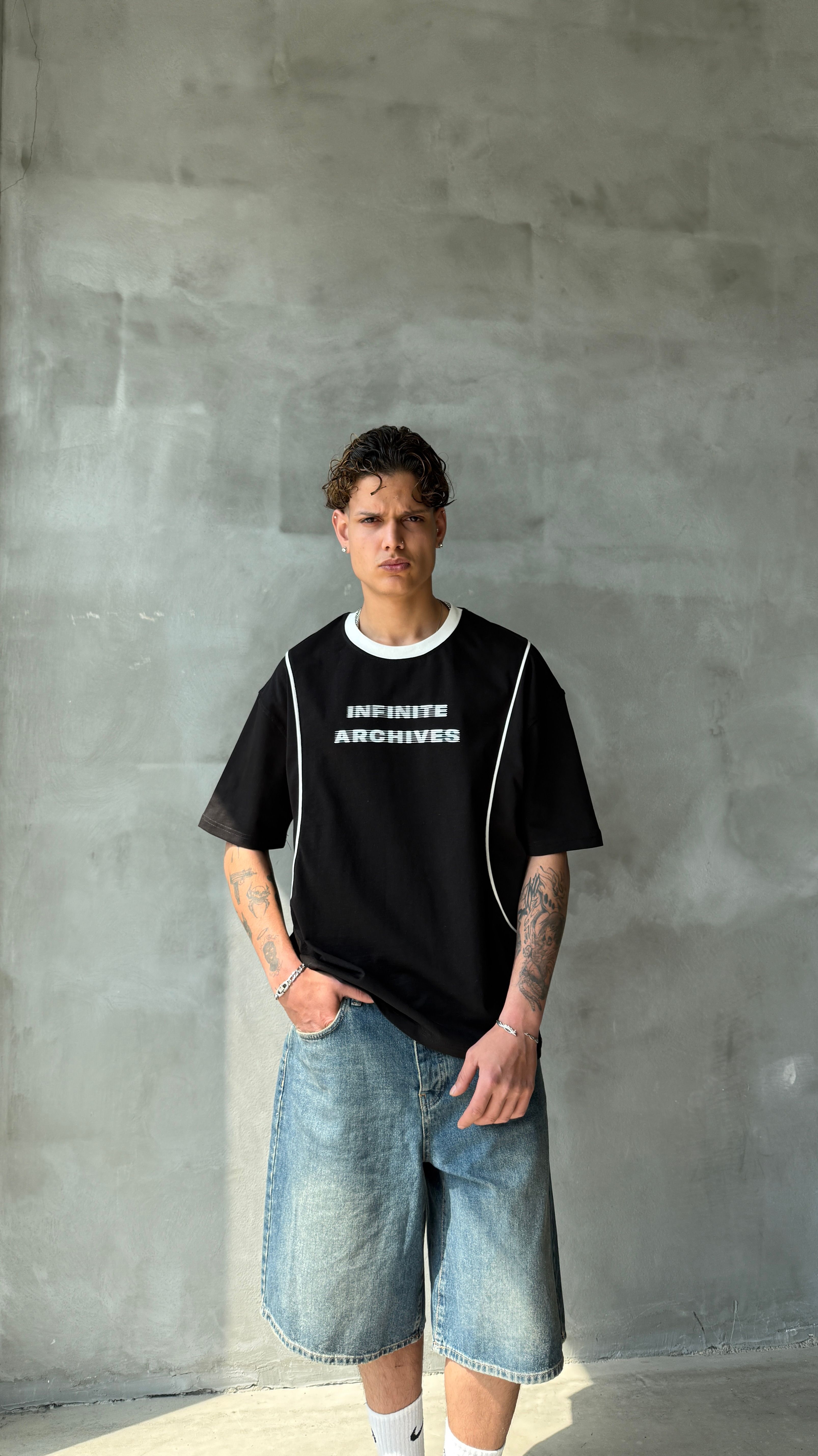 İnfinite Archives Siyah Oversize Tişört 
