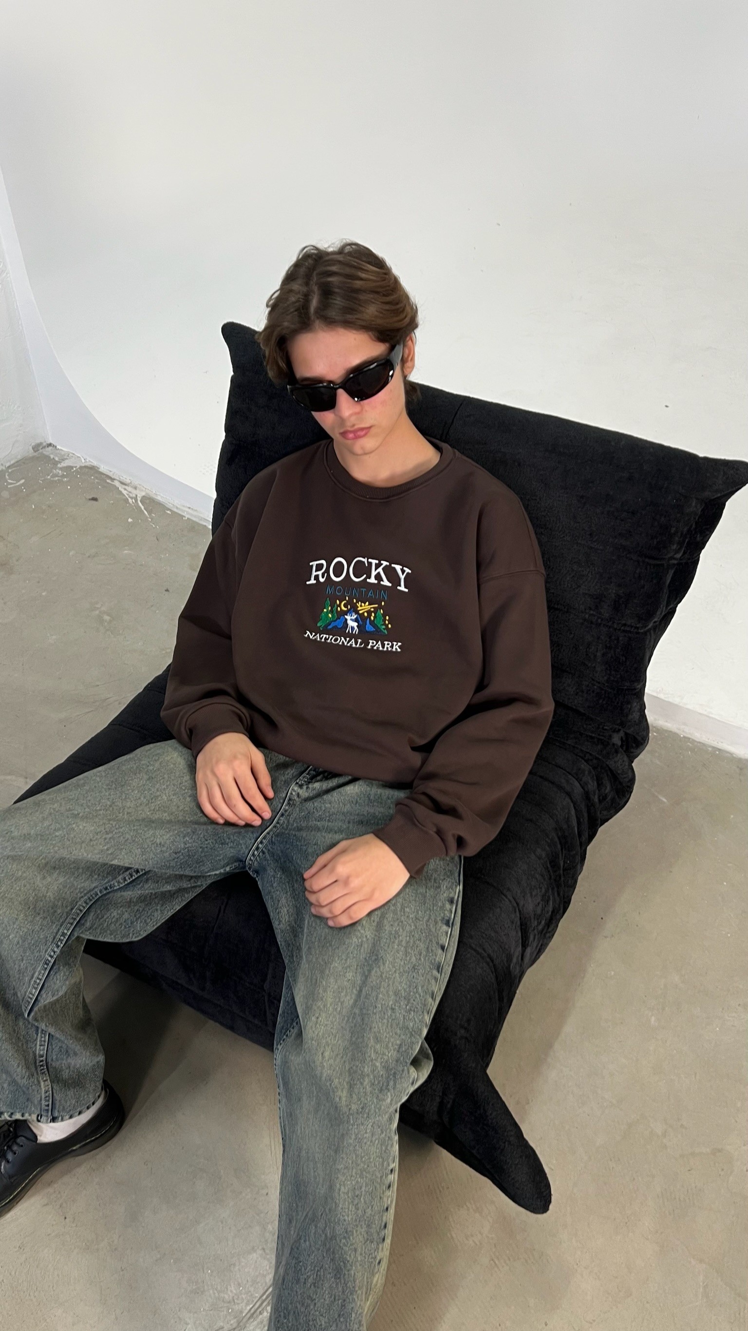 Kahverengi Rocky Nakış İşlemeli Oversize Sweatshirt 