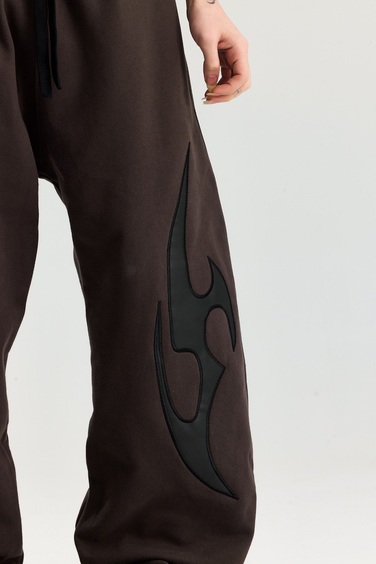 Kahve Tribal Deri Detay Yıkamalı Premium Baggy Sweatpant