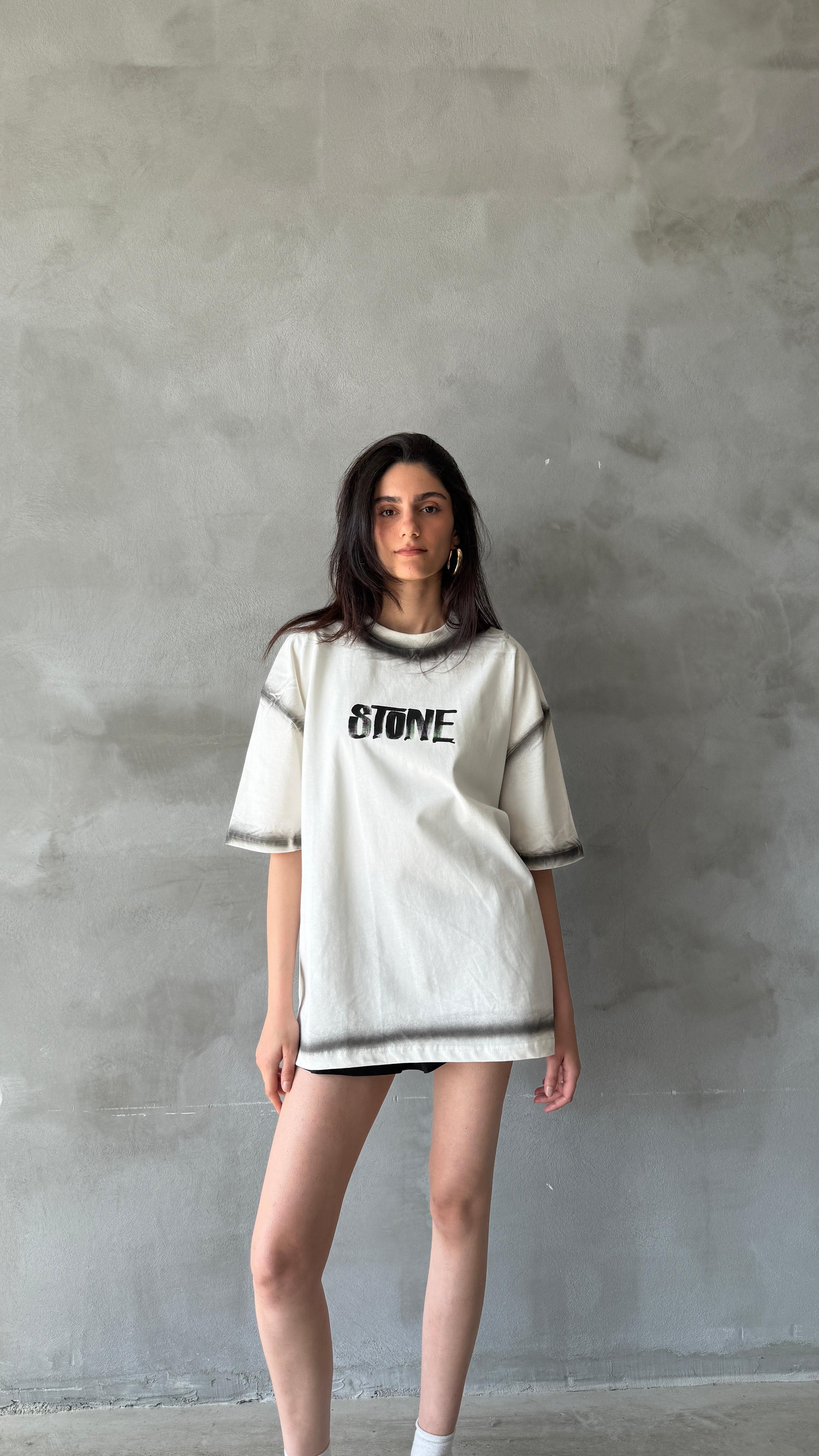 Beyaz Stone Sprey Yıkamalı Oversize Tişört
