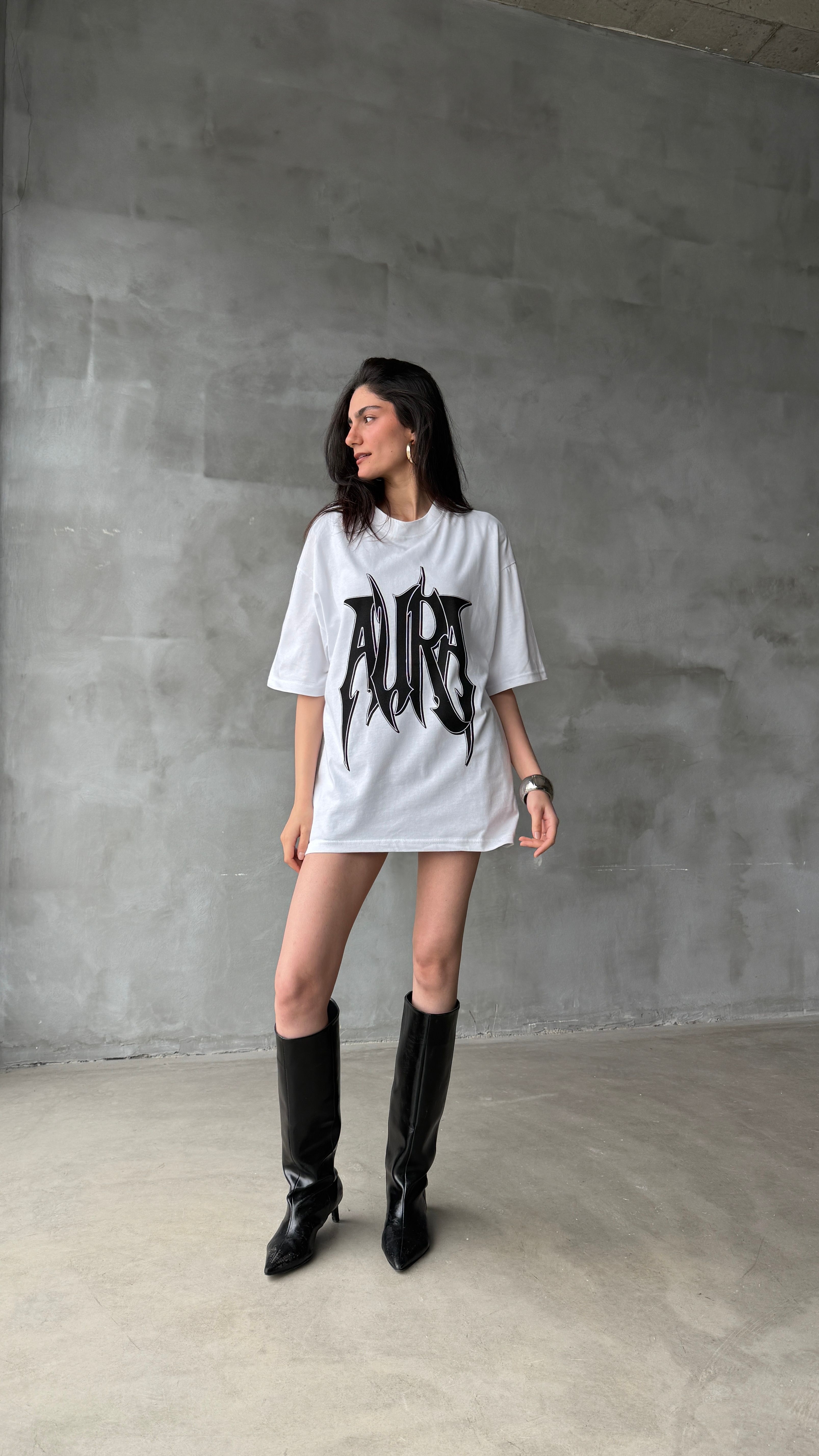 Aura Beyaz Oversize Tişört 