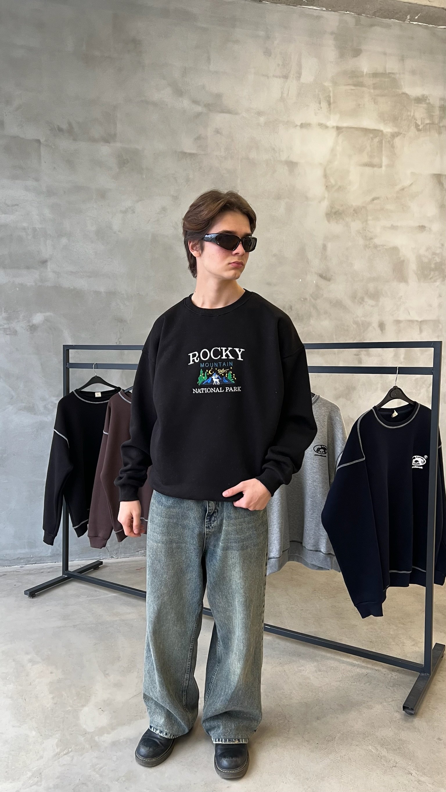 Siyah Rocky Nakış İşlemeli Oversize Sweatshirt 