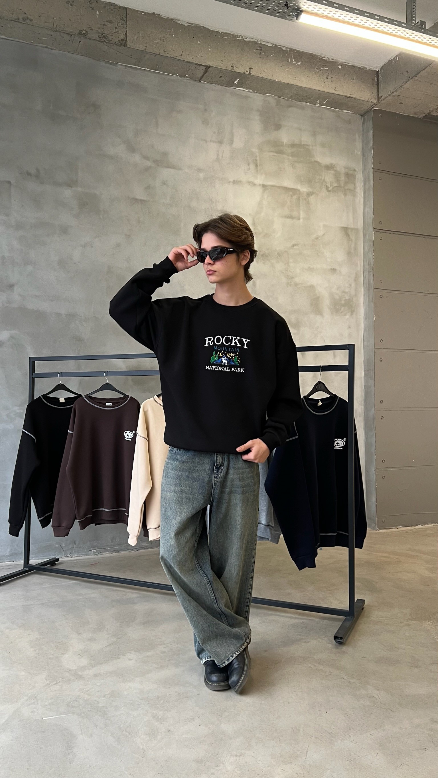 Siyah Rocky Nakış İşlemeli Oversize Sweatshirt 