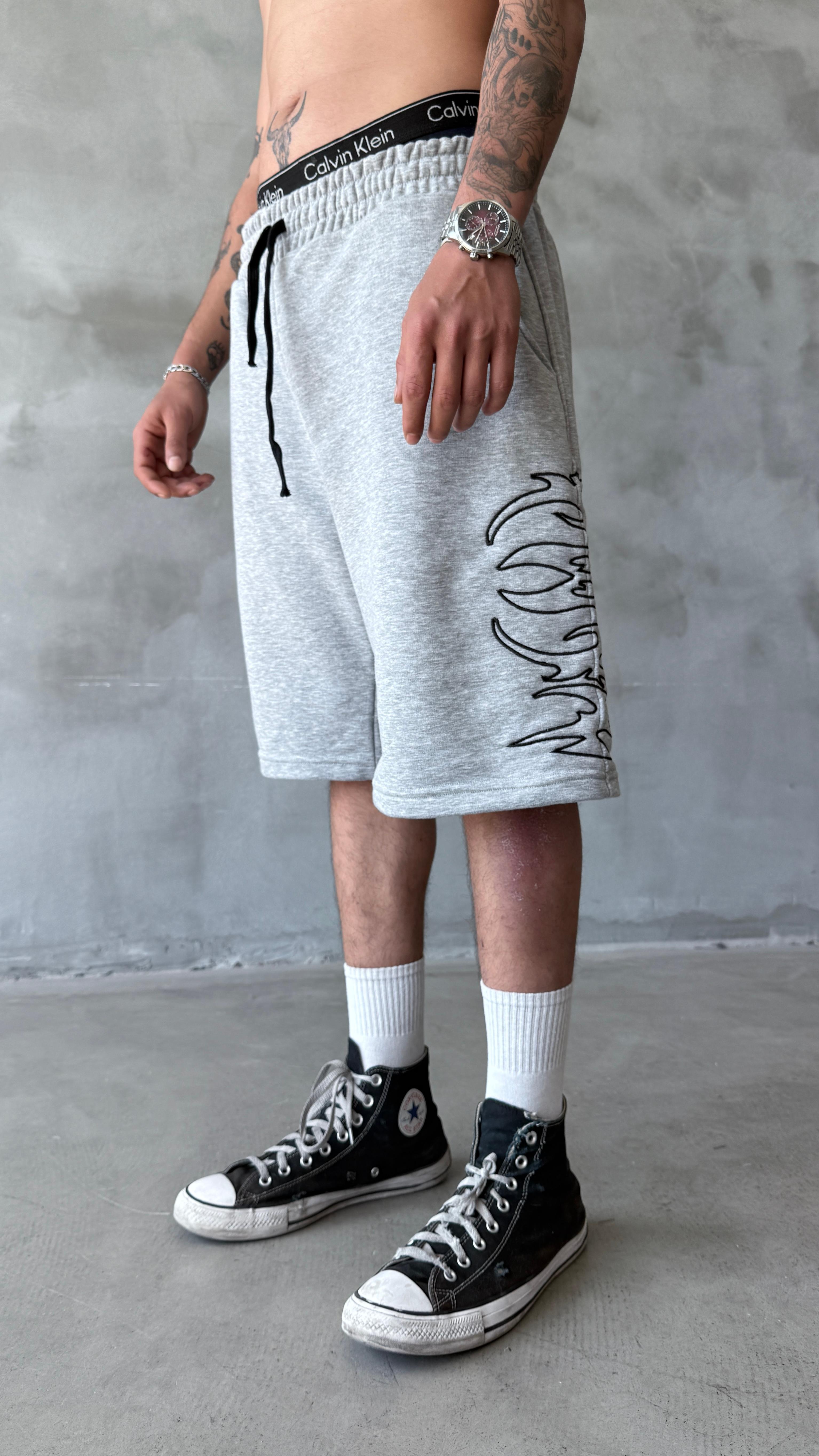 Gri Soft Tribal Nakış Detay Baggy Şort 