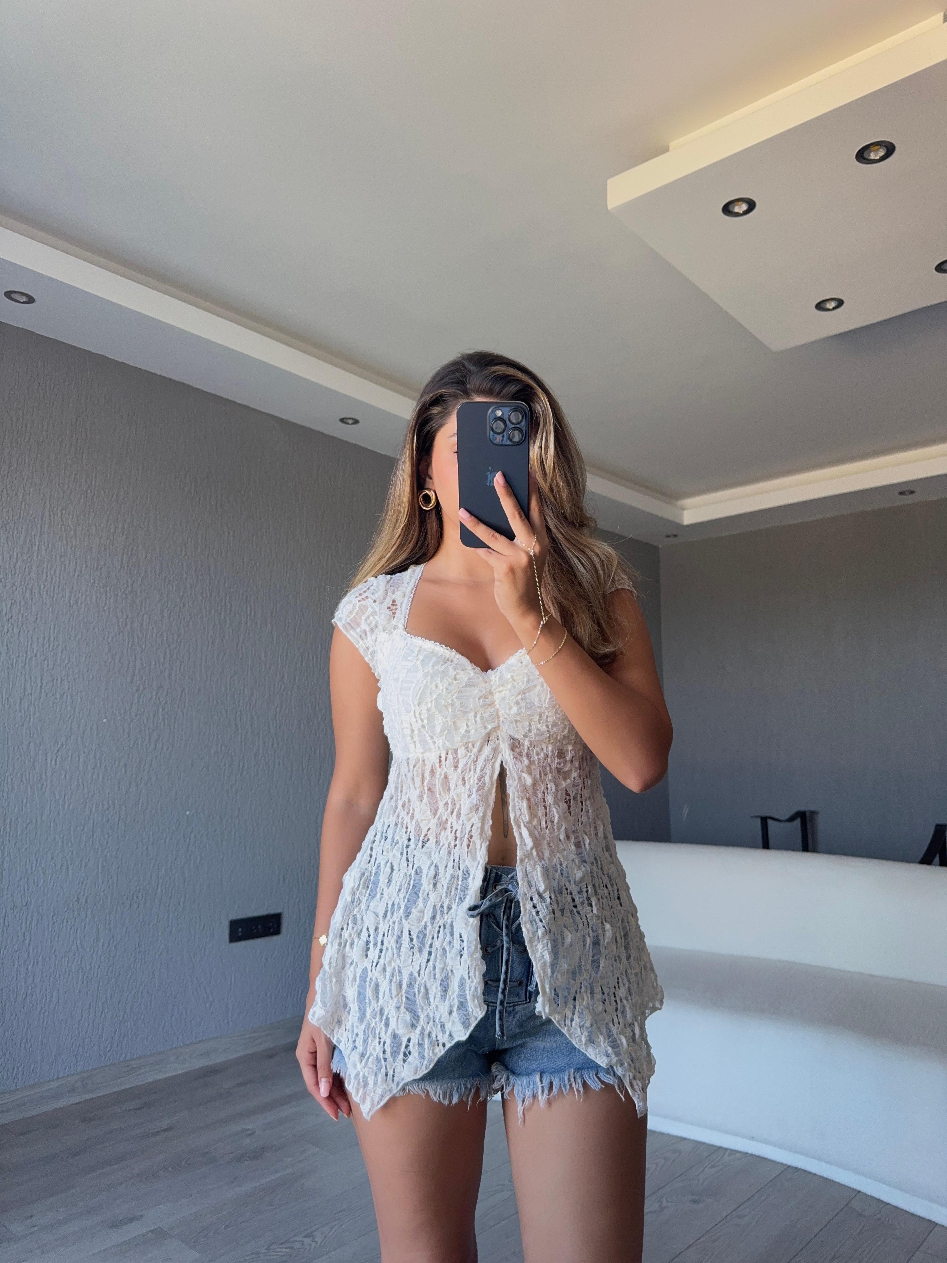 DANTELLİ TRANSPARAN KISA KOLLU BLUZ 