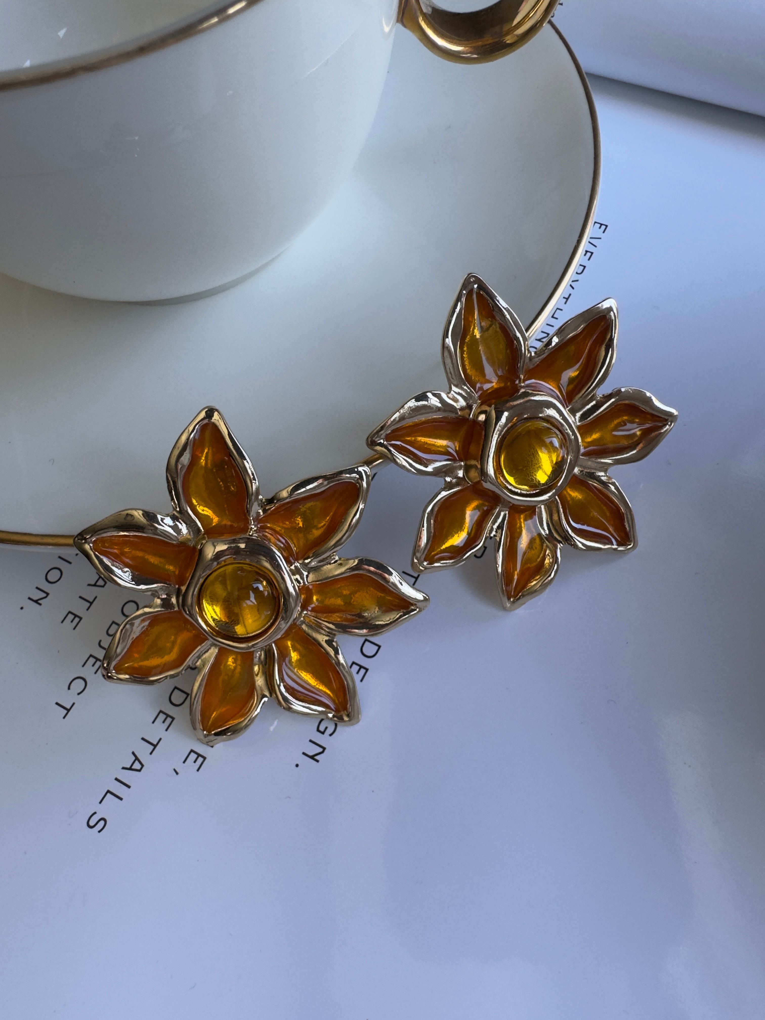 MARKA MODEL AMBER ÇİÇEK KÜPE