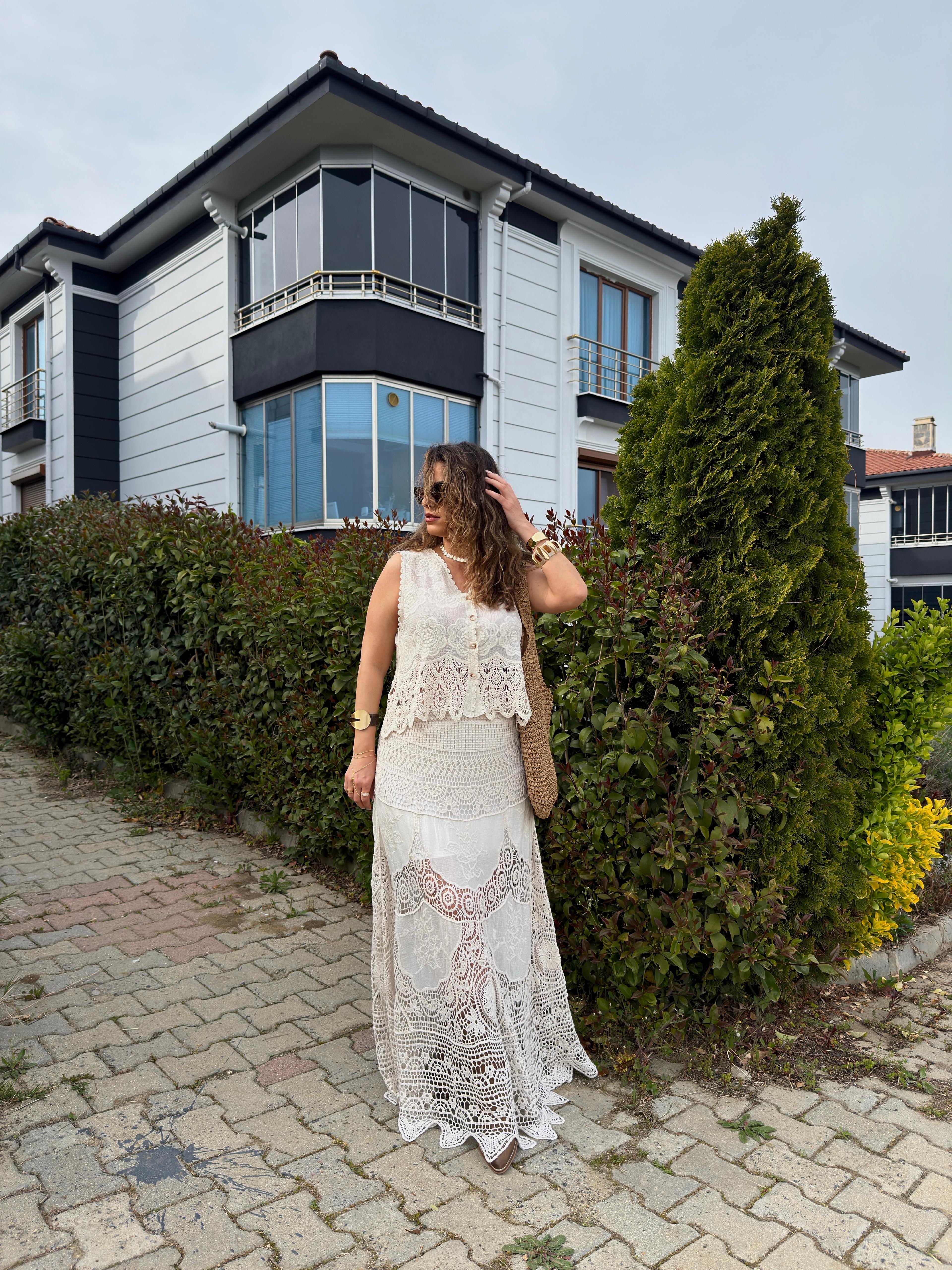 KREM DANTEL DETAYLI MAXİ ETEK