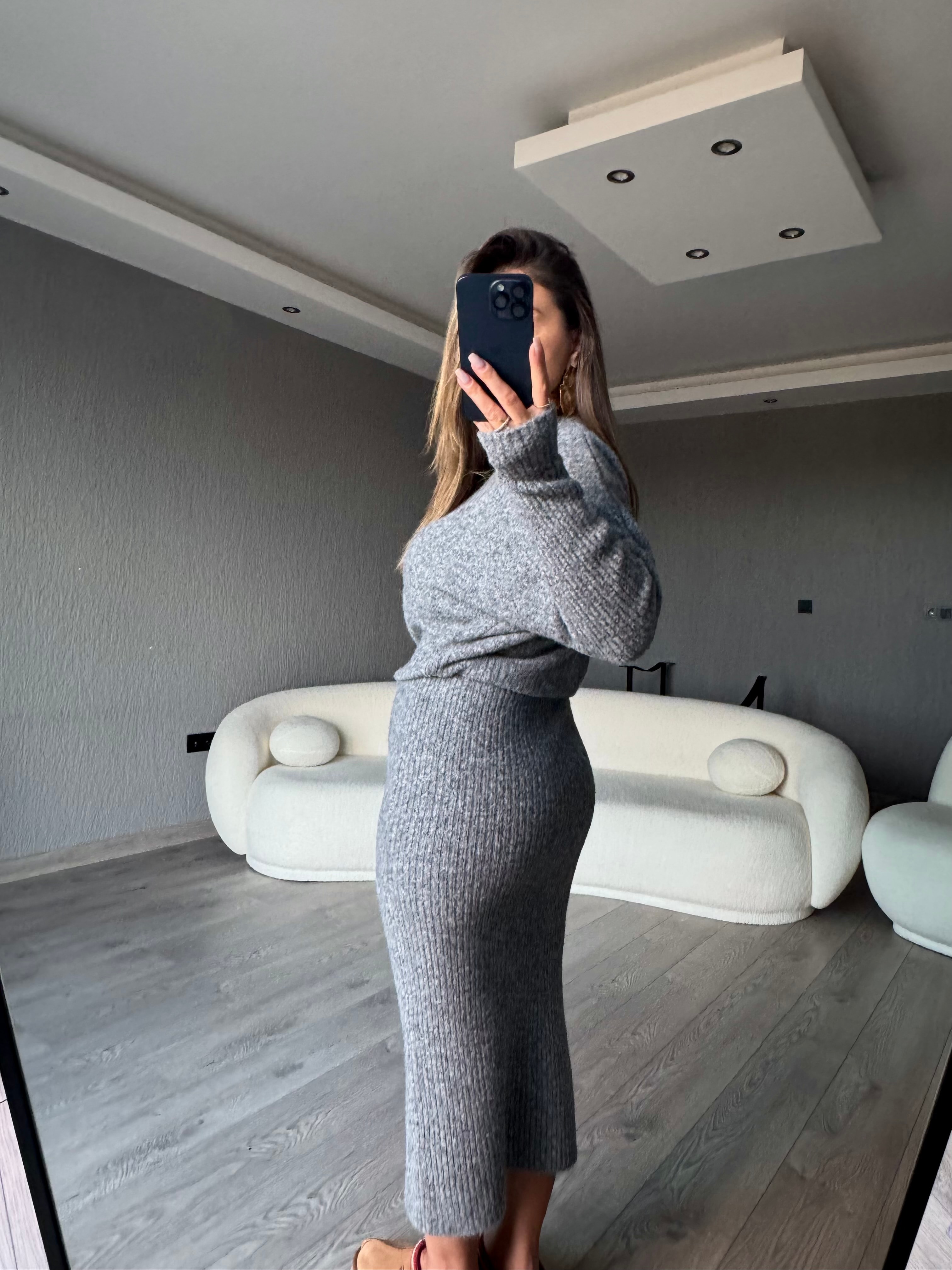BİSİKLET YAKA YUMUŞAK DOKULU TRİKO ELBİSE